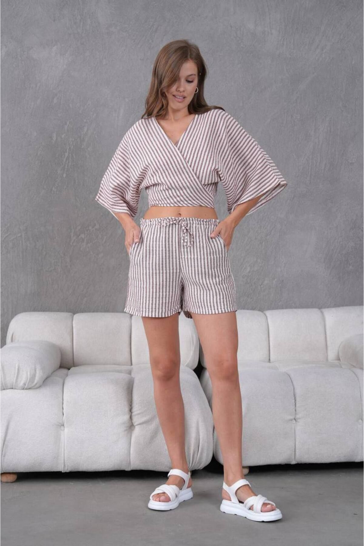 Castivo Fashion Çizgili Bağlamalı Kimono Bluz & Şort Takım