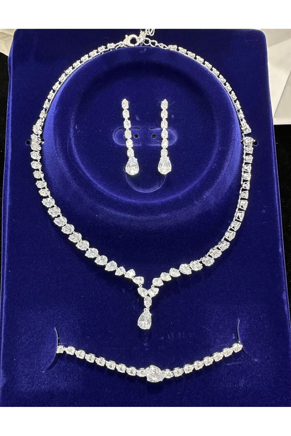 Ebrar Çeyiz Kristal taşlı kolye küpe bileklik seti