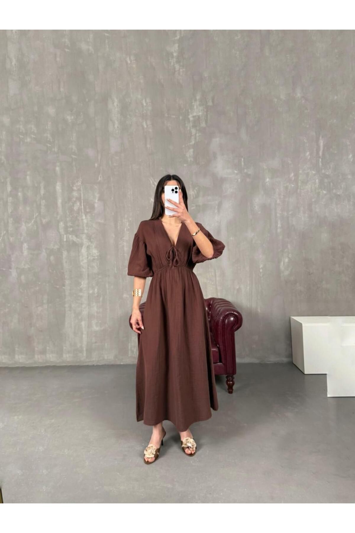 FİOXCO Vayla Müslin Kumaş V Yaka Bel Lastikli Balon Kol Midi Yırtmaçlı Yazlık Elbise