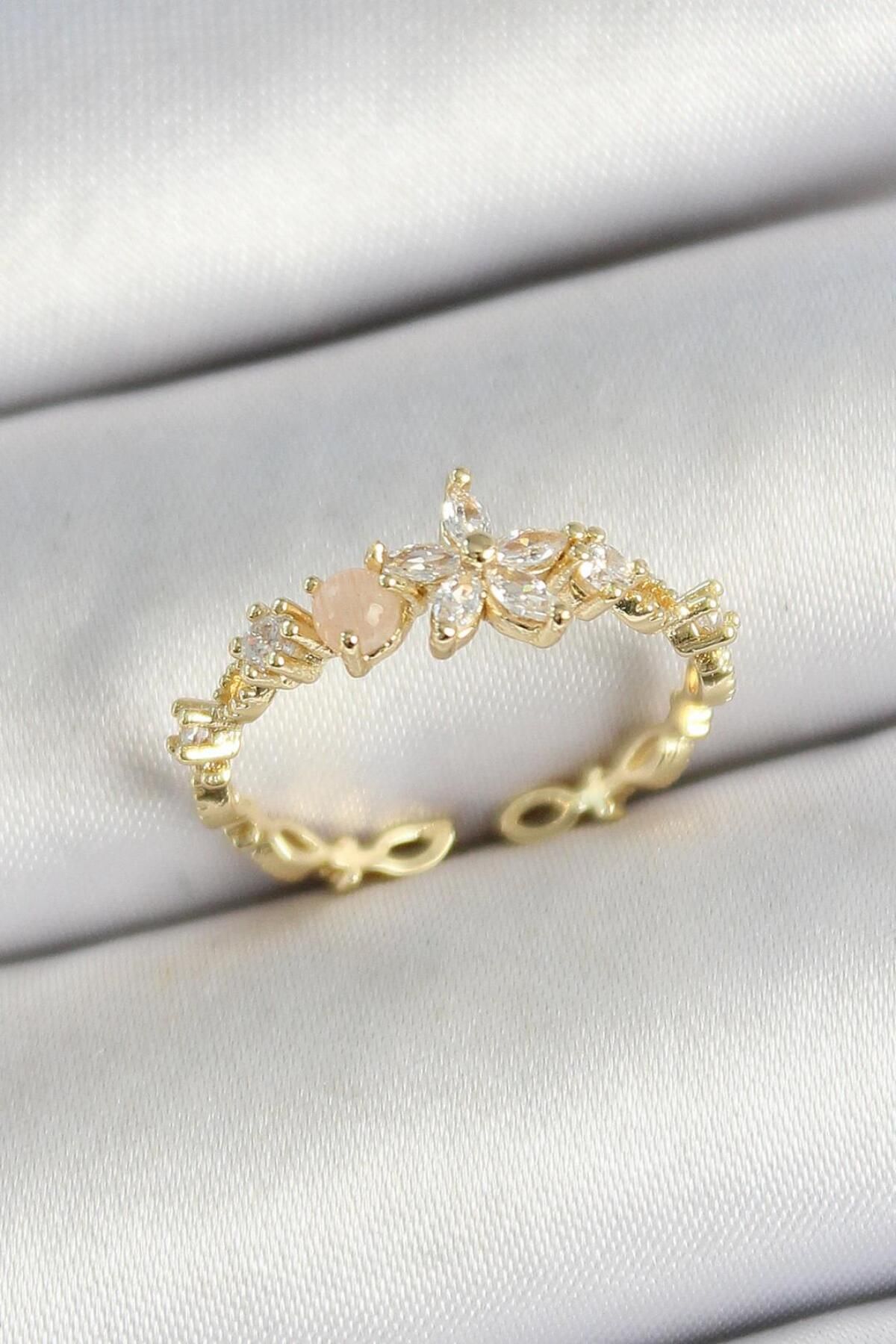 AfraBeauty 925 Ayar Paslanmaz Çelik Papatya Figürlü Zirkon Taşlı Gold Renk Ayarlanabilir Kadın Yüzük