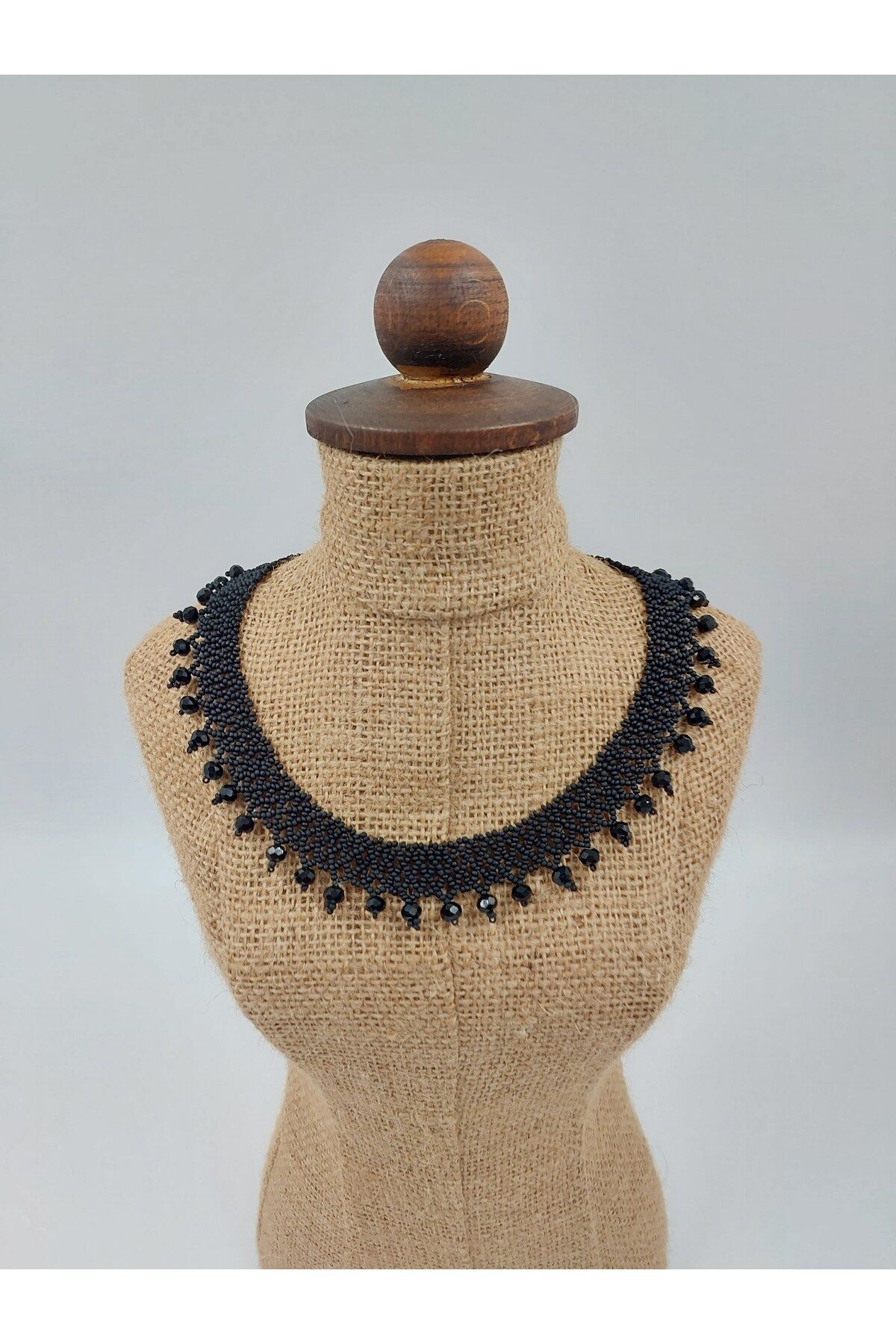 R G Handmade Design “Gece Işıltısı” Siyah Kum Boncuk ve Kristal Detaylı El Yapımı Kolye