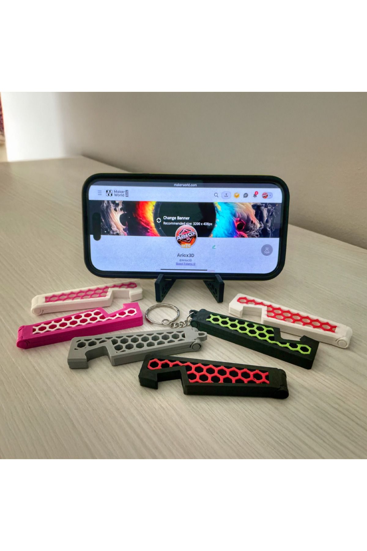 FLEXİ LAB CREATİVE Katlanabilir 3D Baskı Telefon Standı & Anahtarlık – Renkli Petek Desenli