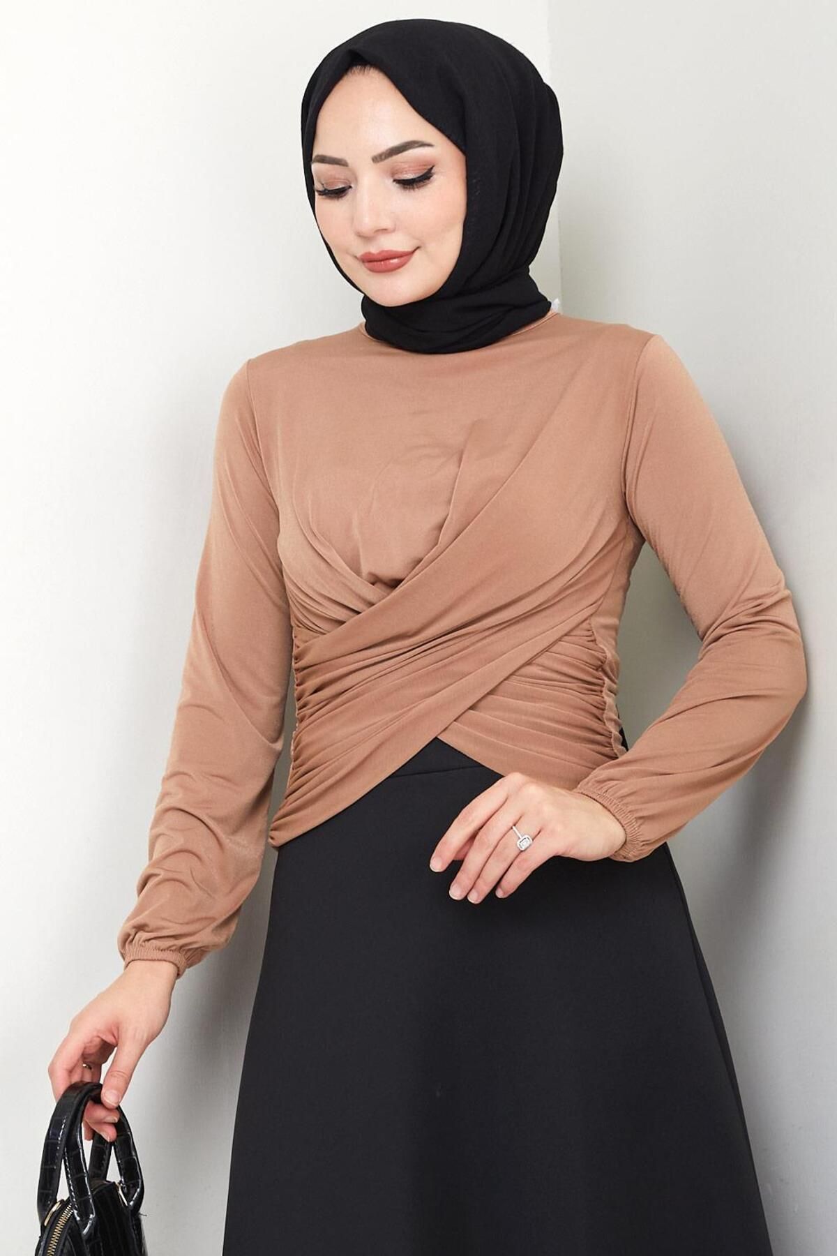 hafsamina Bisiklet Yaka Büzgülü Sandy Bluz Camel HM2765
