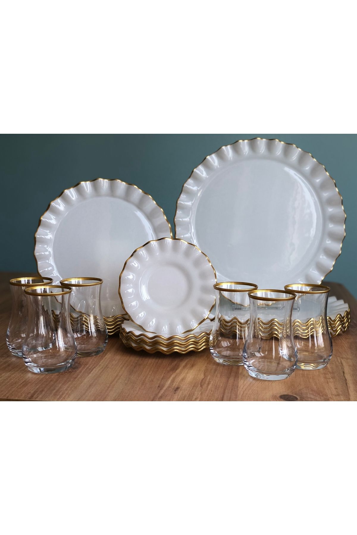 B&M-Isabella Patterned Curved 24 Piece Breakfast Set 1