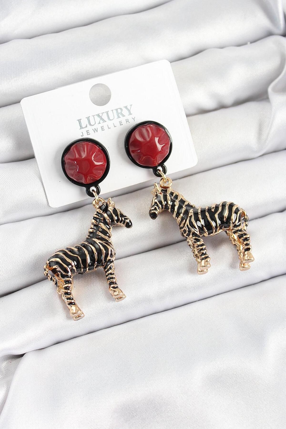 AfraBeauty 925 Ayar Paslanmaz Çelik Bordo Sallantılı 3D Zebra Model Gold Renk Kadın Küpe