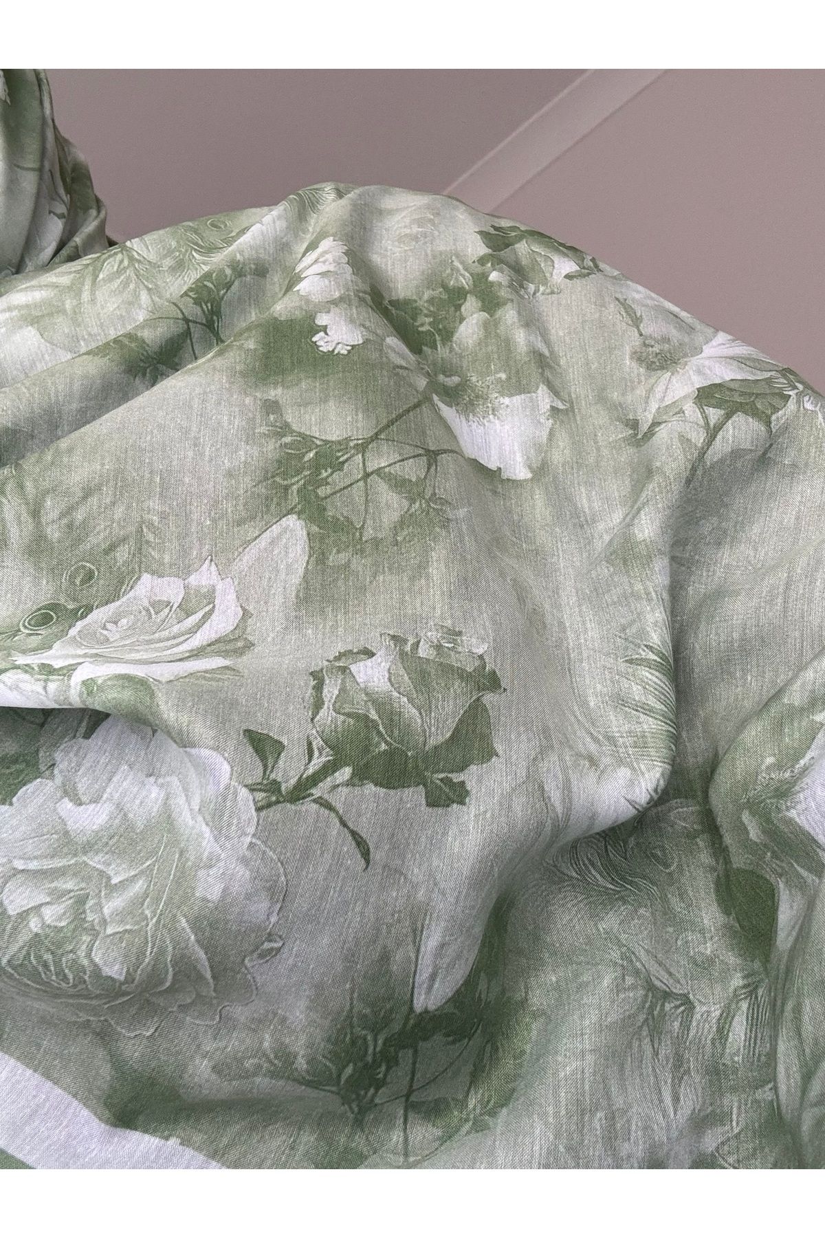 Lavena scarfs Flora Serisi Çiçekli Desen Pamuklu Dijital Soft Şal - Yeşil