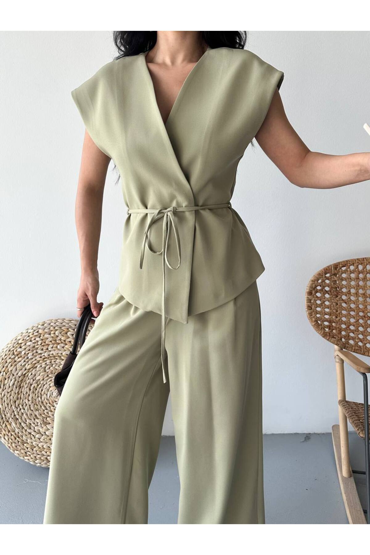 Damen-Weste-Hosen-Set mit Bindegürtel, Khaki - Görsel 4