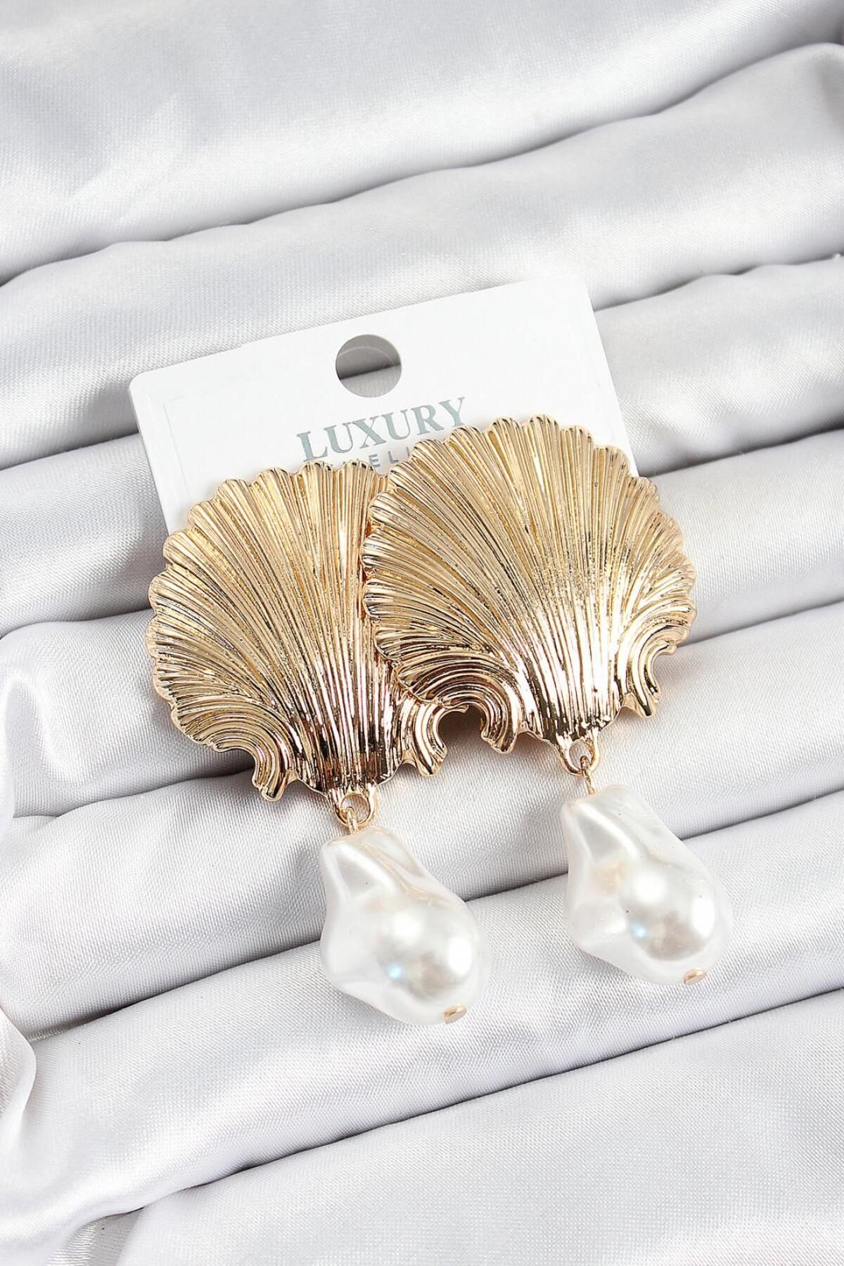 AfraBeauty 925 Ayar Paslanmaz Çelik İstiridye Model Sallantılı İnci Detaylı Gold Renk kadın Küpe