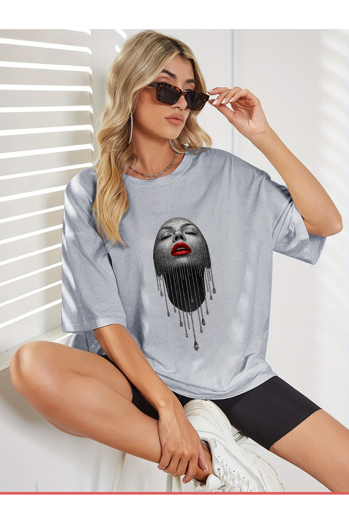 uyguntarz Unisex Pırlantalı Kadın Portresi Tasarım Basklı Tshirt