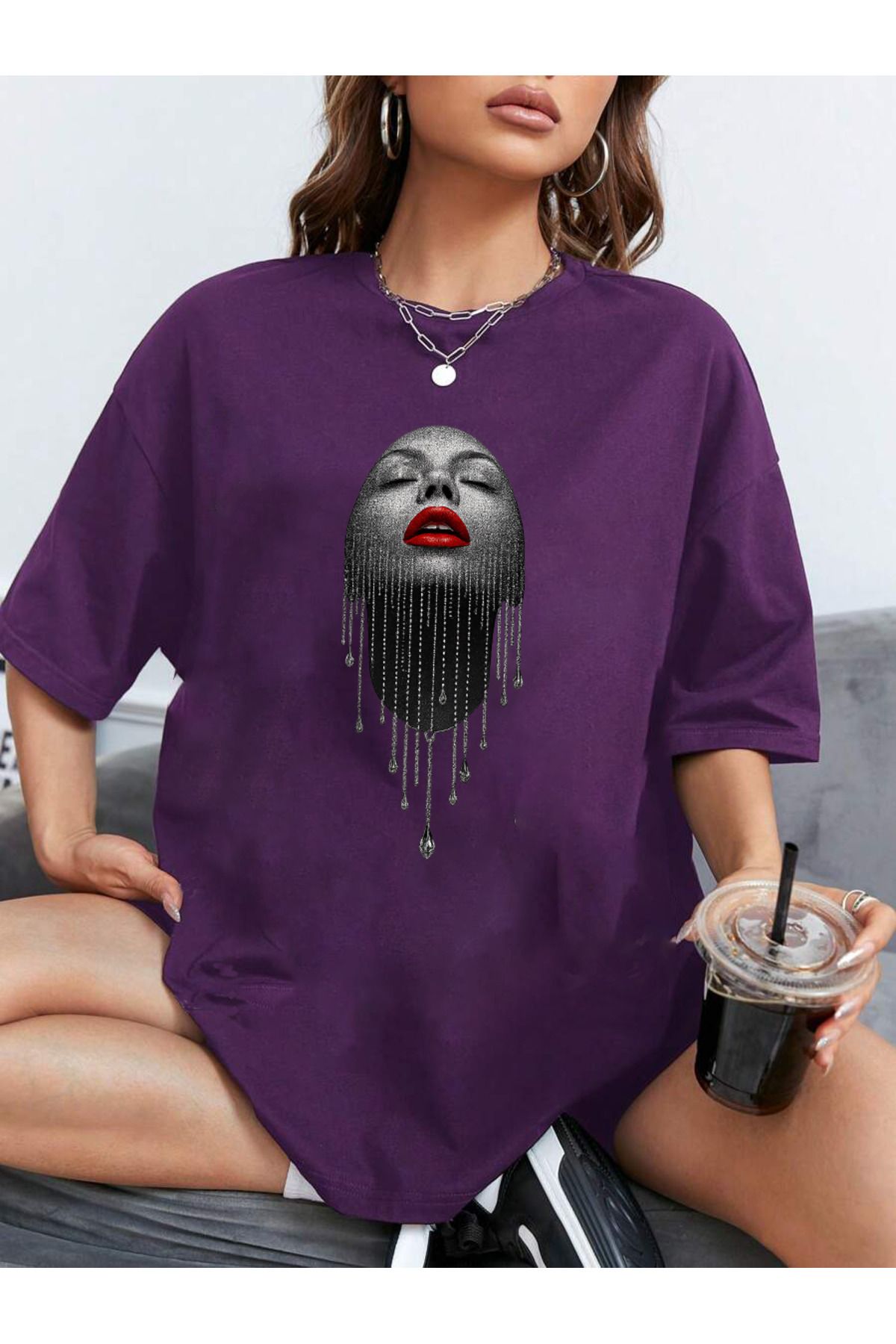 uyguntarz Unisex Pırlantalı Kadın Portresi Tasarım Basklı Tshirt
