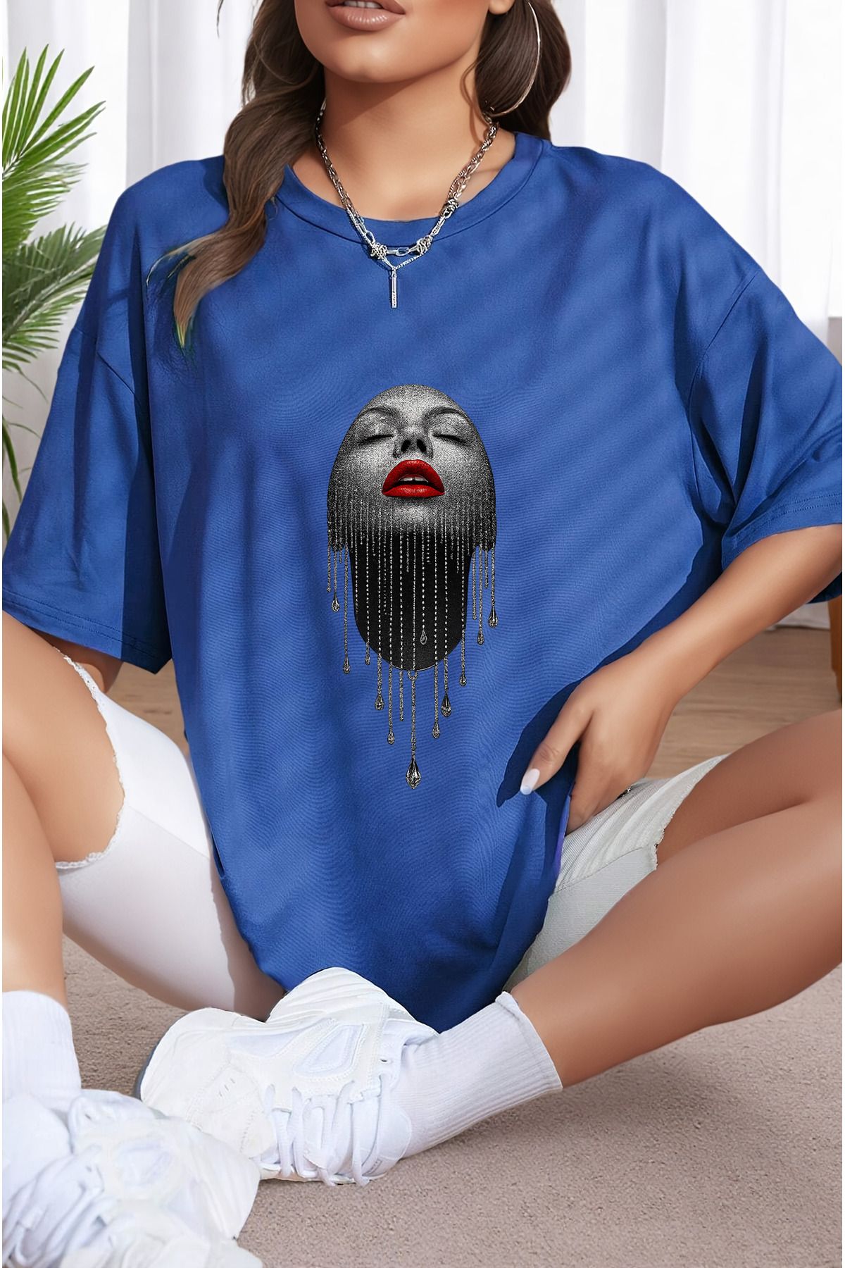 uyguntarz Unisex Pırlantalı Kadın Portresi Tasarım Basklı Tshirt