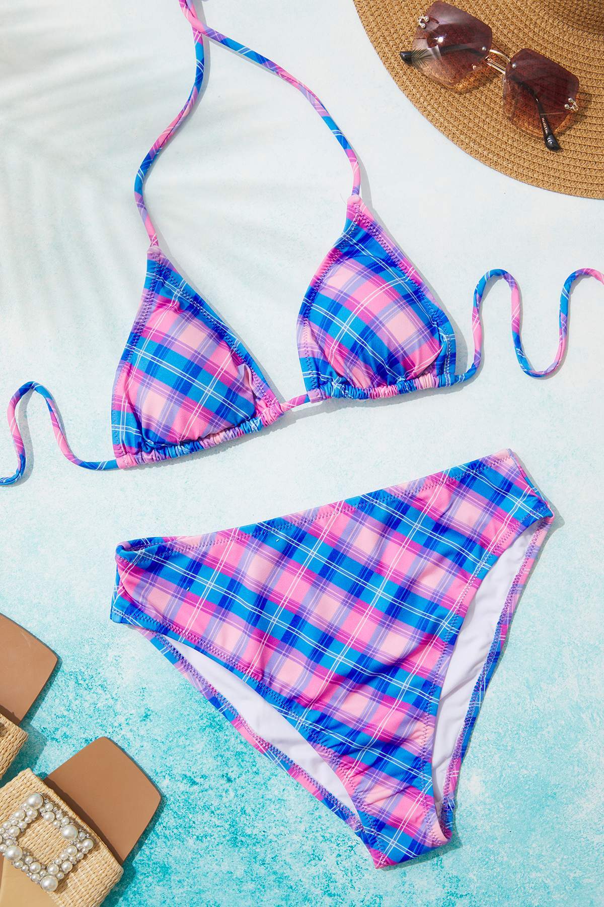 Trendyolmilla Ekose Desenli Üçgen Kaplı Regular Yüksek Bel Bikini Takımı TBESS25BT00188