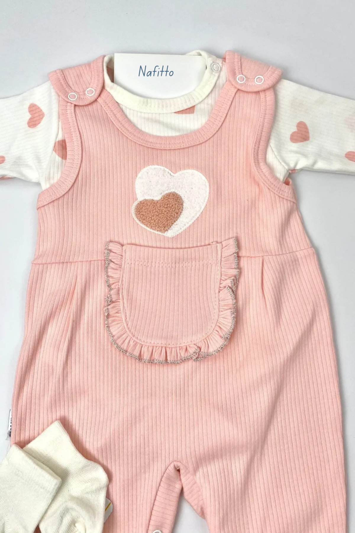 NAFİTTO Kalpli Kız Bebek Tulum 3’lü Tulum Seti – Kollu Zıbın, Cepli Tulum ve Çorap | 3-6-9 Ay Bebek Kıyafeti fotoğrafı 4 (önizleme)