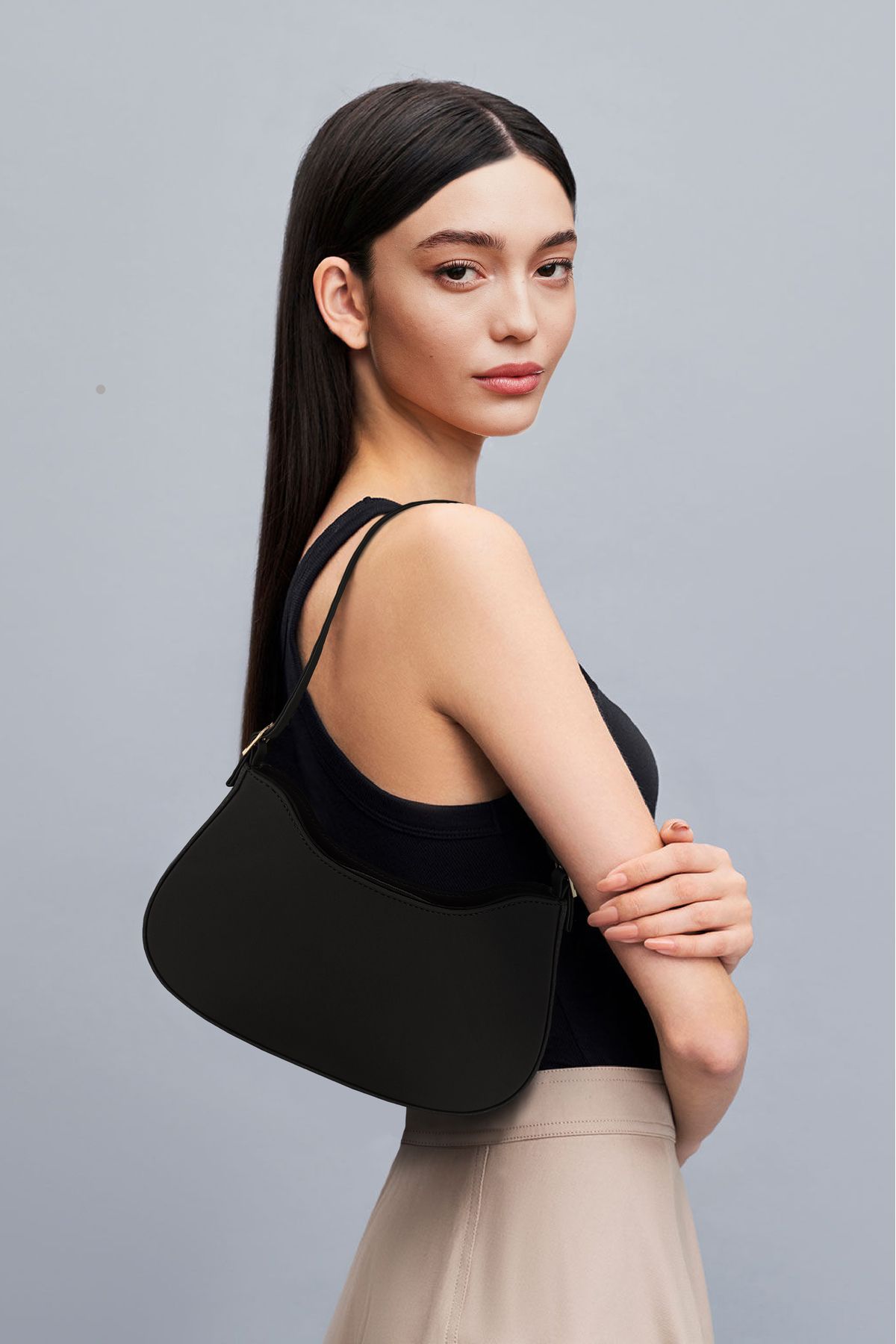 BRAGİ Siyah Oval Baget Omuz Çantası