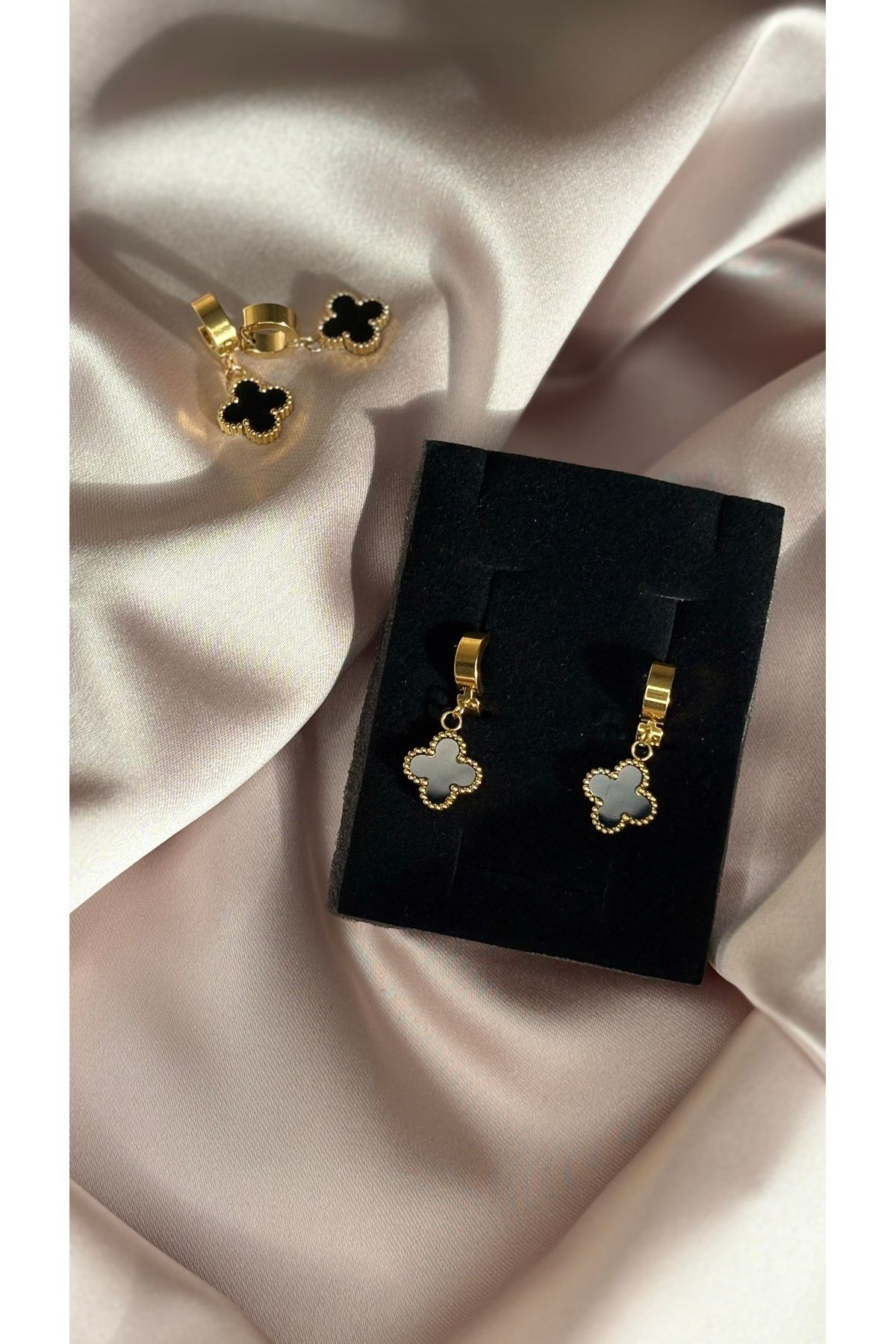 NİSDUAS Yonca Sallantılı Gold Küpe