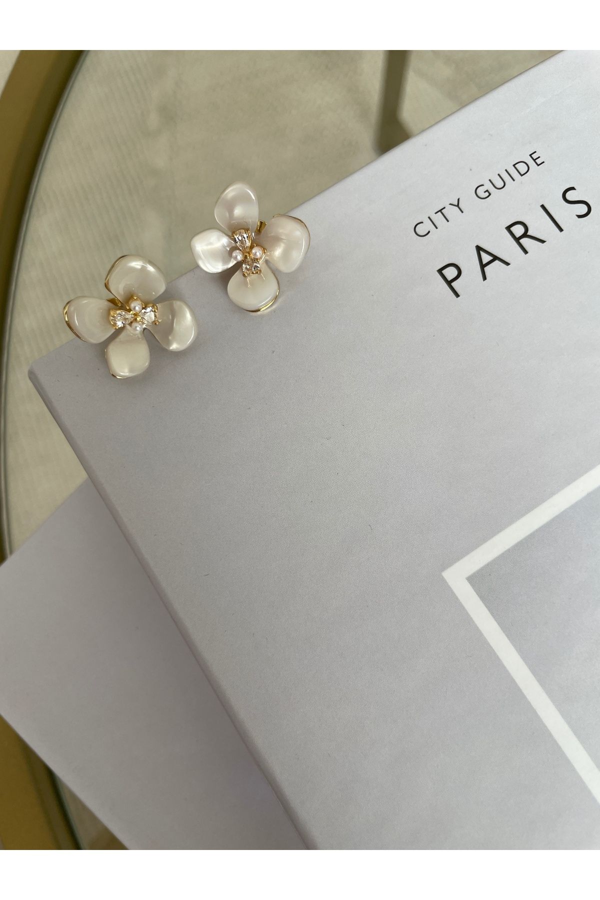 JEWELRY Çiçek Detaylı Zarif Küpe