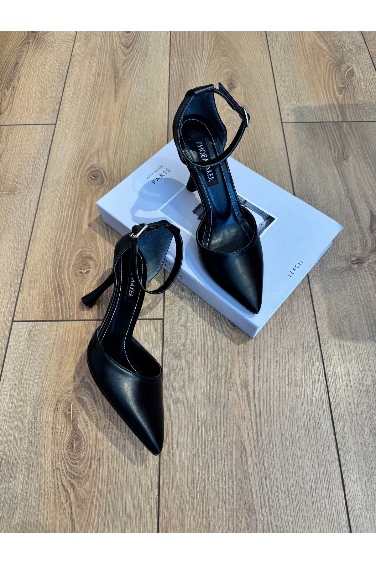 ShoeMaker Siyah Karnı Yarık Model Kadın Ayakkabı