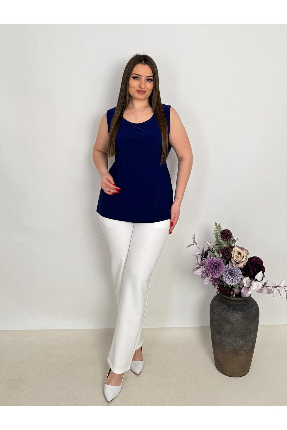 DE WHITES BÜYÜK BEDEN U YAKA KOLSUZ VİSCON BLUZ