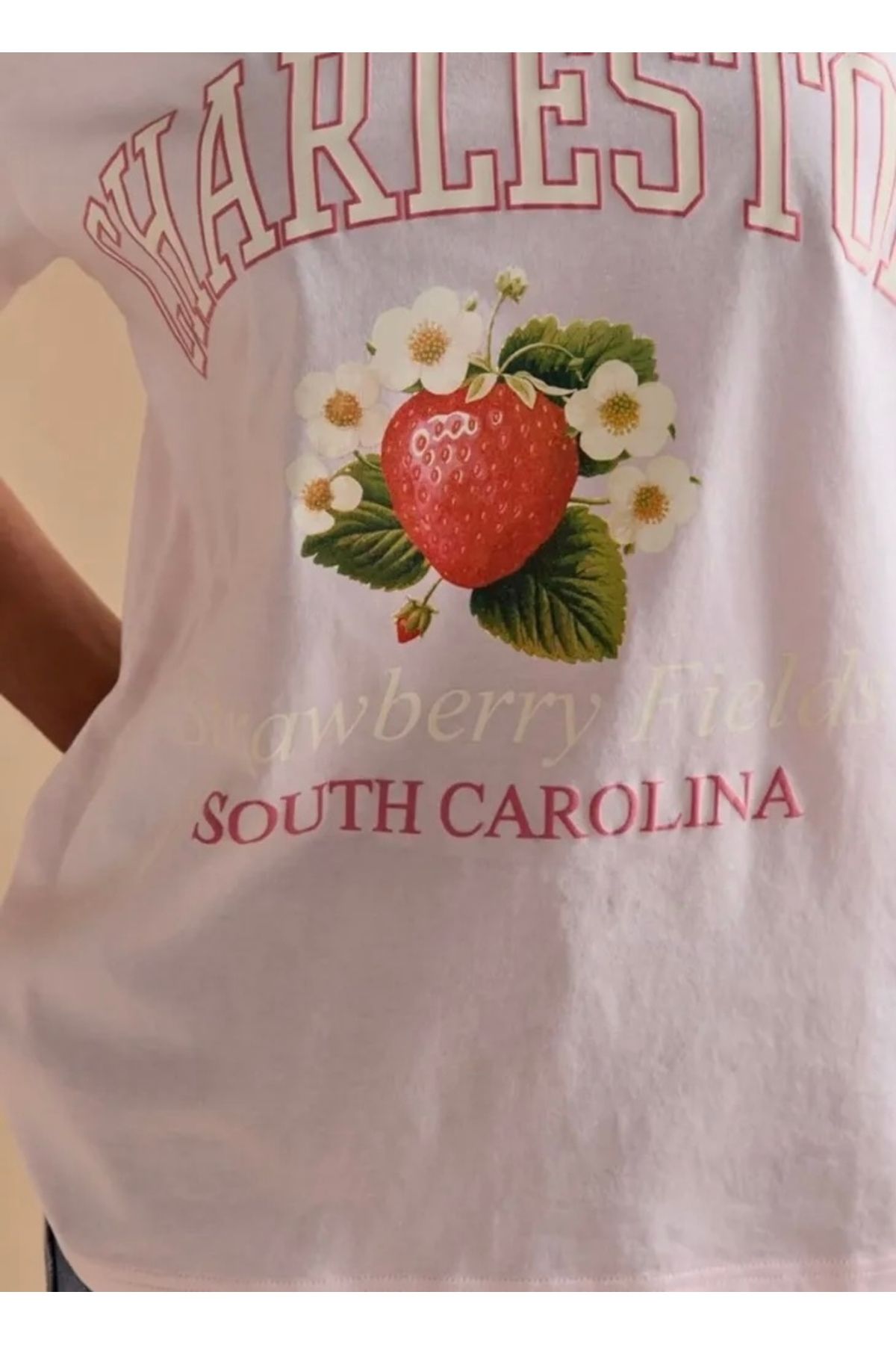 SADE Önü çilek baskılı t-shirt