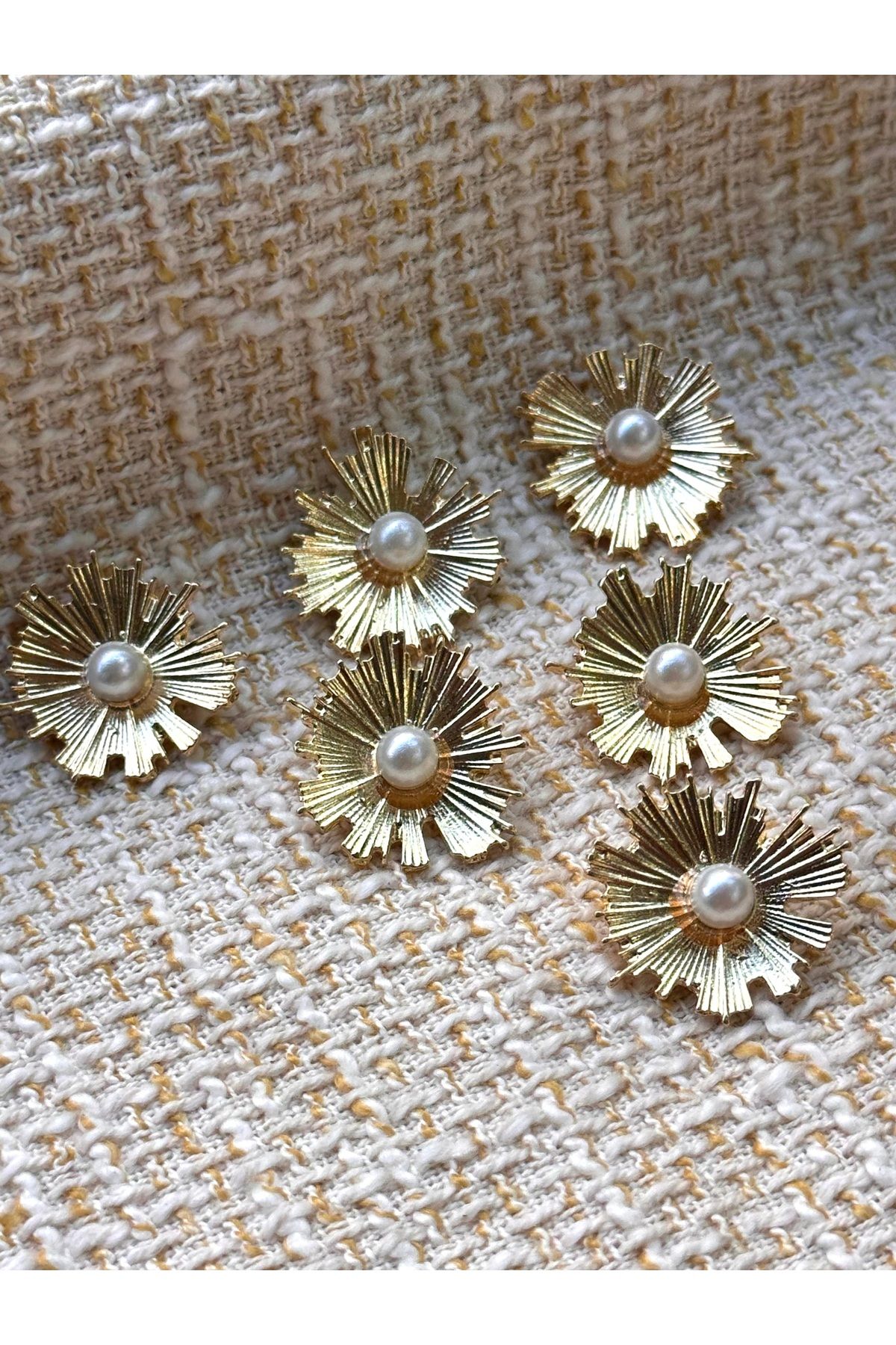 ODDA TASARIM ATÖLYESİ Yaprak modelli ortası incili lux gold 6lı düğme seti(2,5cm)