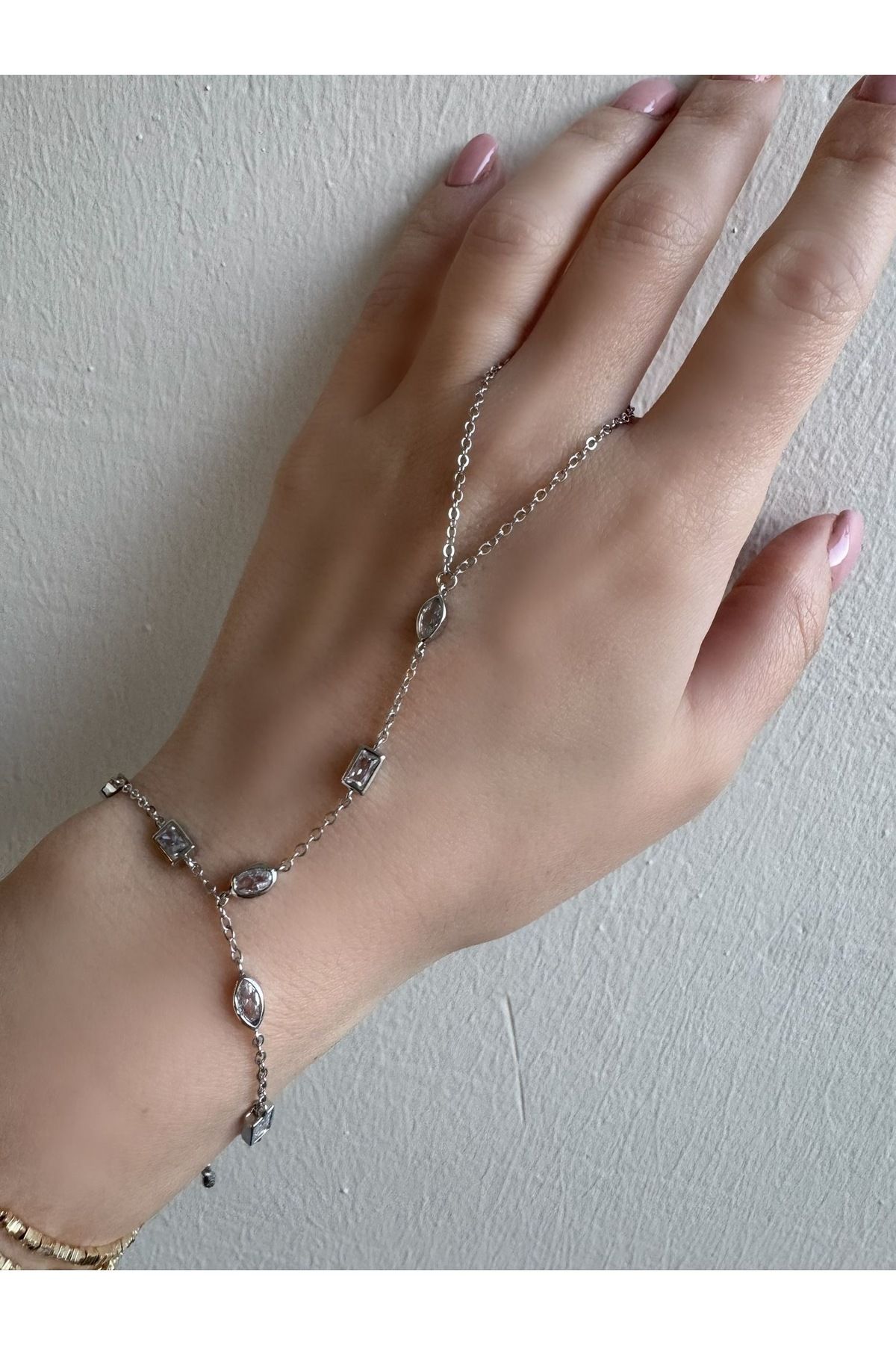 Gilia Jewelry Damla Zirkon Taşlı Gümüş Rengi Şahmeran