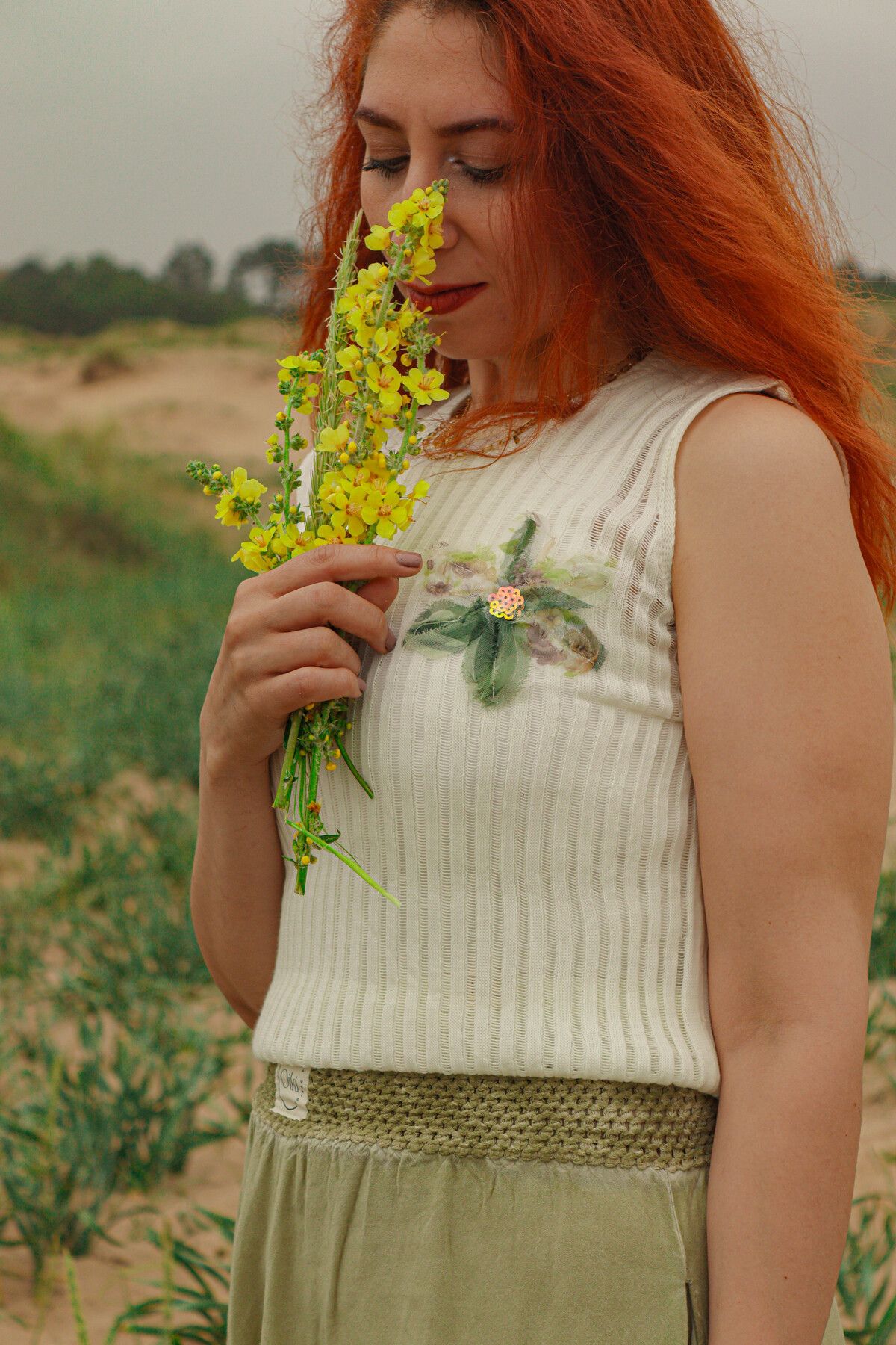 Oiki File Örme Bohem Crop Bluz – Tüllü Yeşil Çiçek Detaylı, Hafif ve Zarif Tasarım