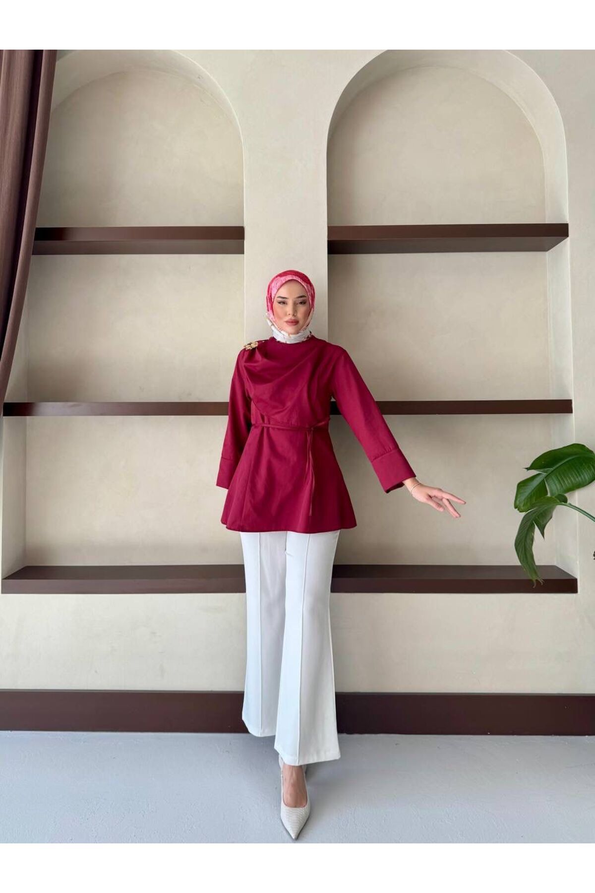 MERETTO By Akıl Premium Kalite Poplin Kumaş Seyyar Kemer Broş Detaylı Uzun Kollu Gömlek