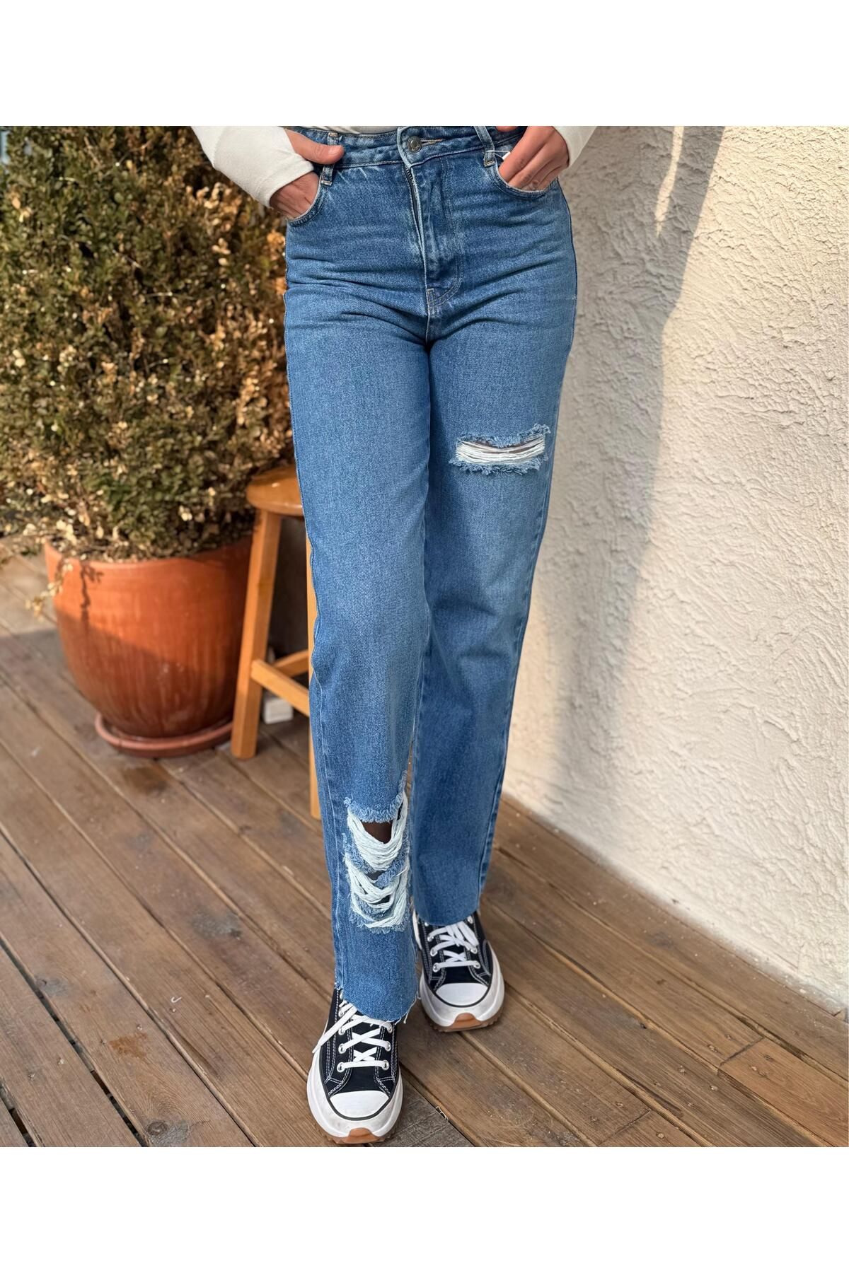 Damranın Dolabı Paçası Yırtık Jean Mavi