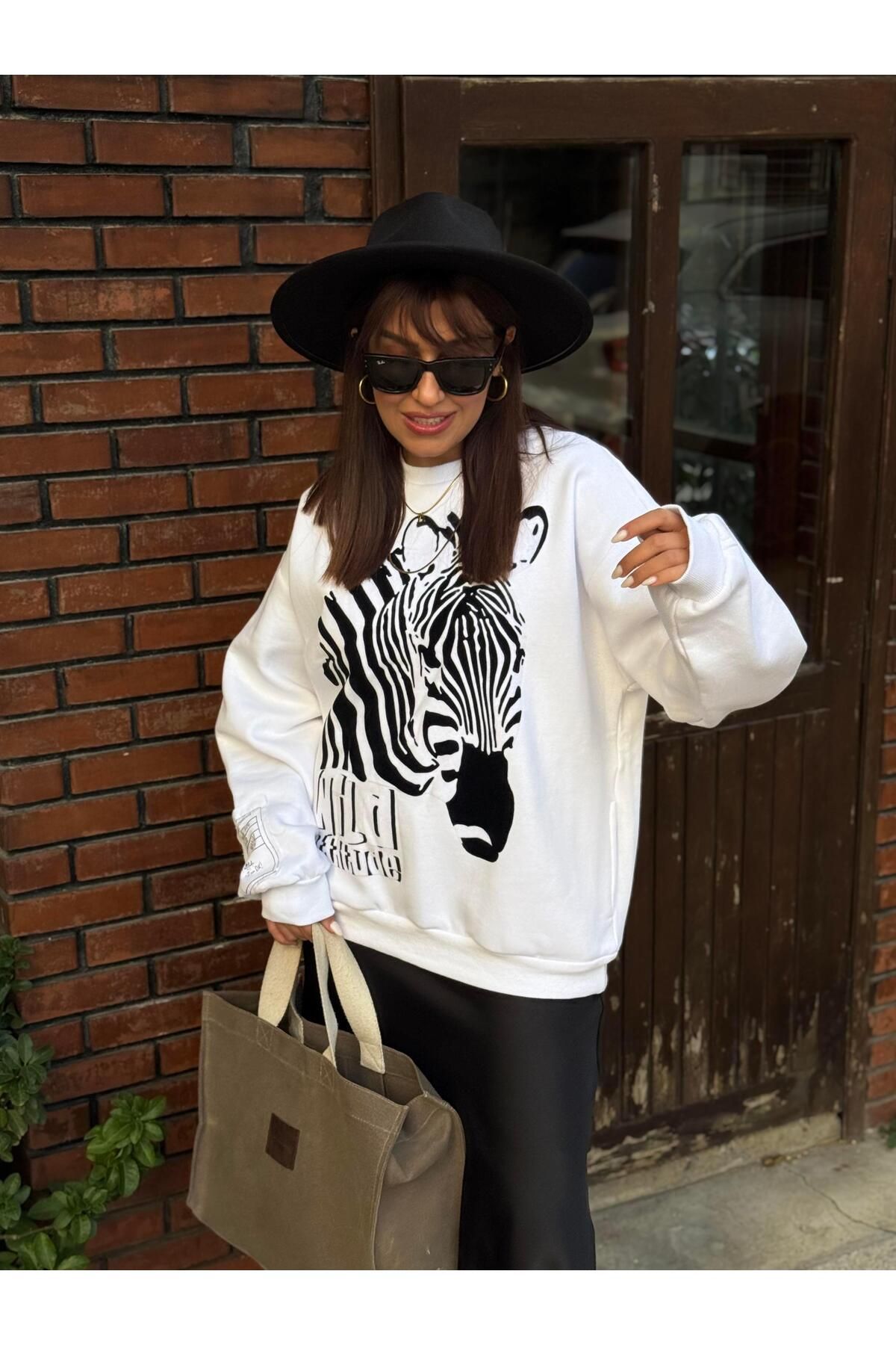 Damranın Dolabı Zebra Desen Sweatshirt Beyaz