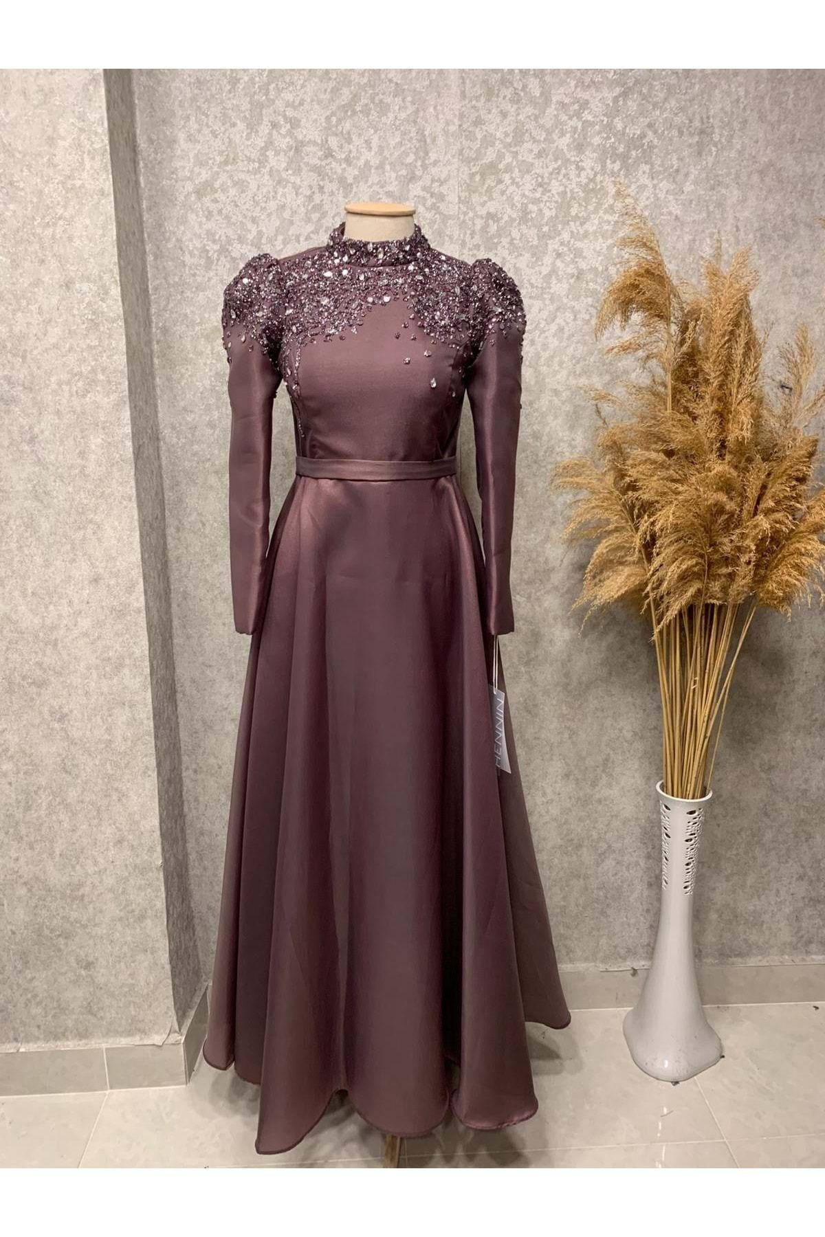 Hennin 25Y4981 HENNİN ABİYE ELBİSE TAFTA KUMAŞ ÜSTÜ TAŞ İŞLEMELİ KEMERLİ LİLA