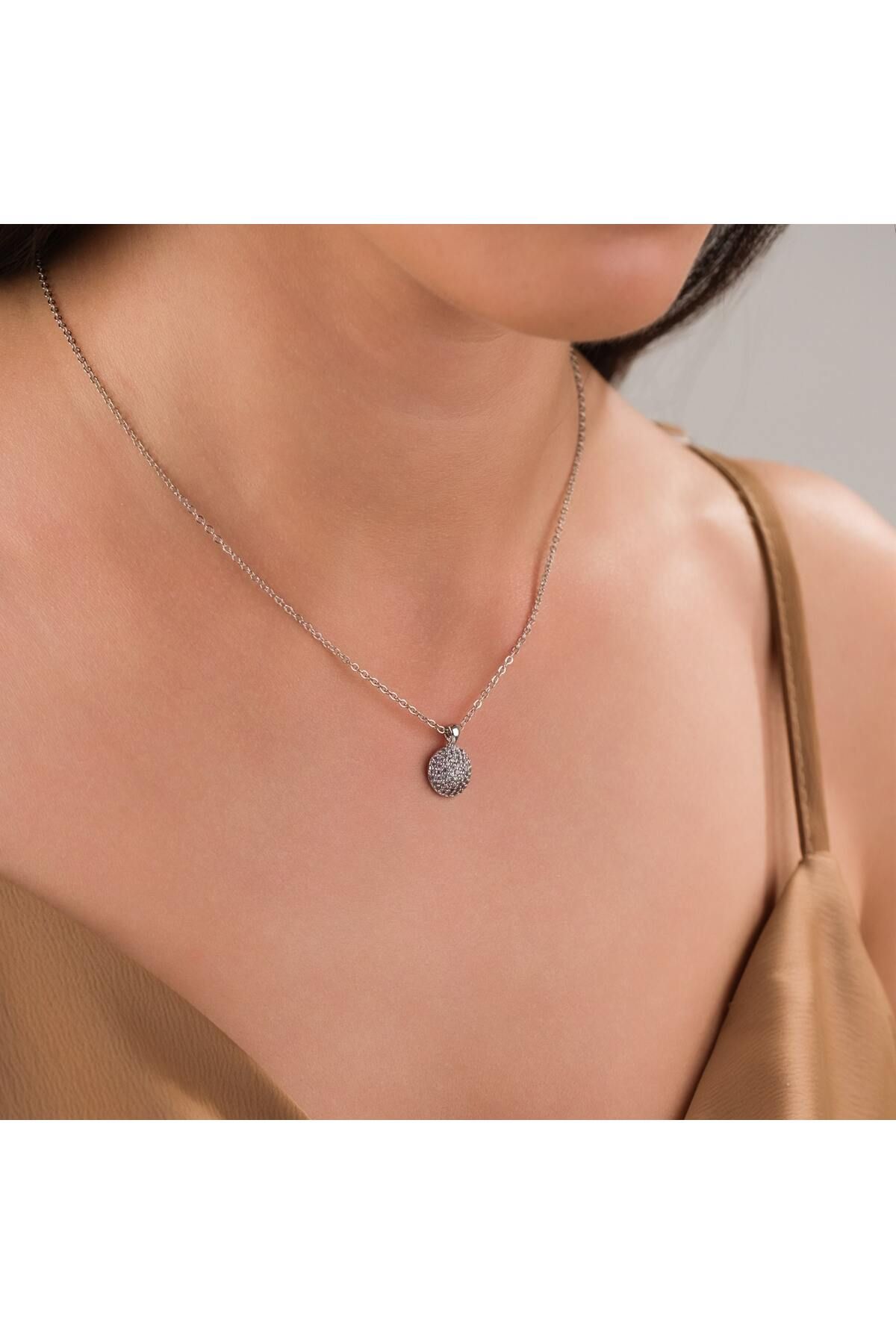 HOBİSY GIFT SHOP Zirkon Taşlı Gümüş Renk Kolye – Işıltılı ve Şık Kadın Takı