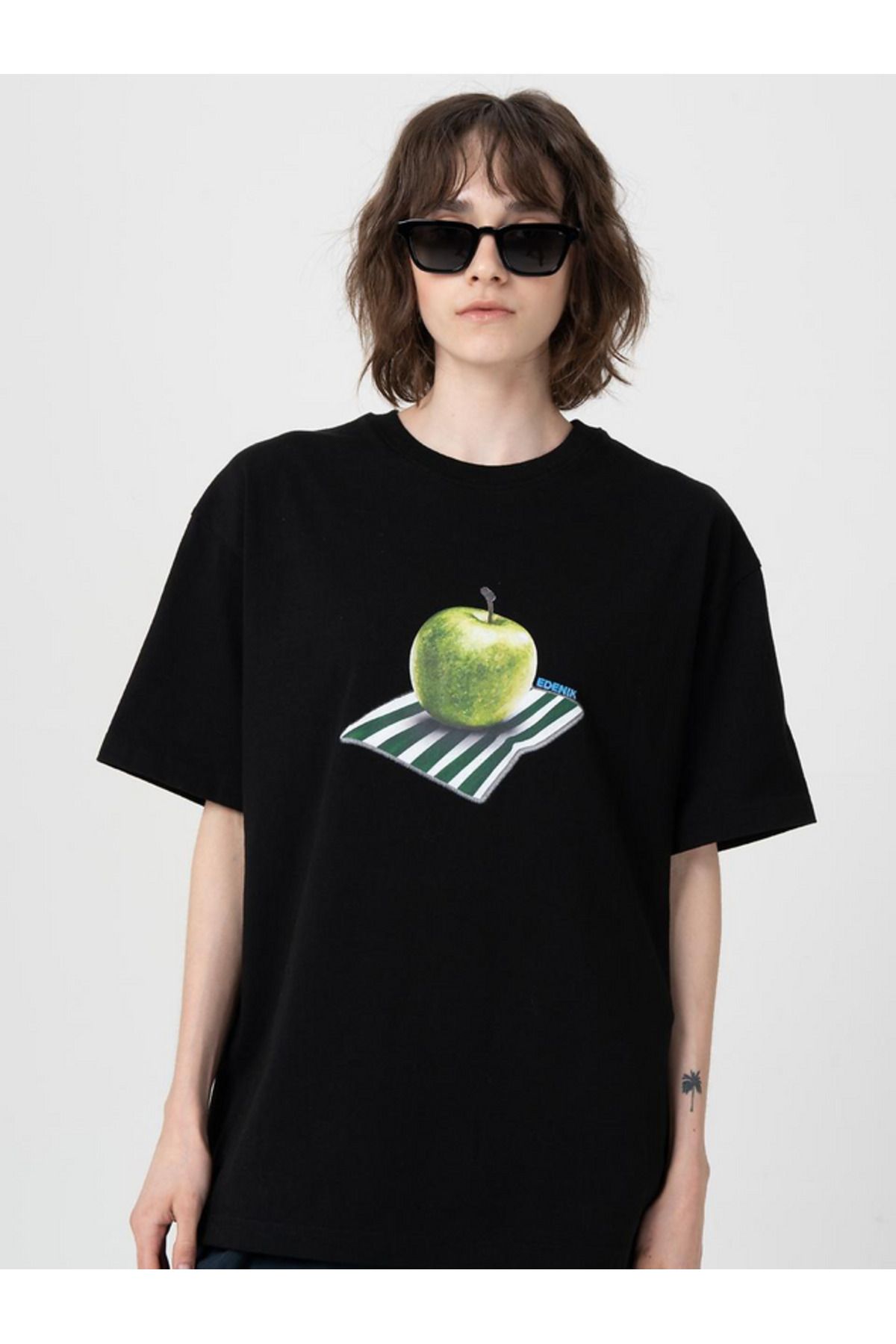 ELNOYA Unisex Pamuklu Siyah Oversize "Yeşil Elma" Baskılı Bisiklet Yaka Rahat T-shirt