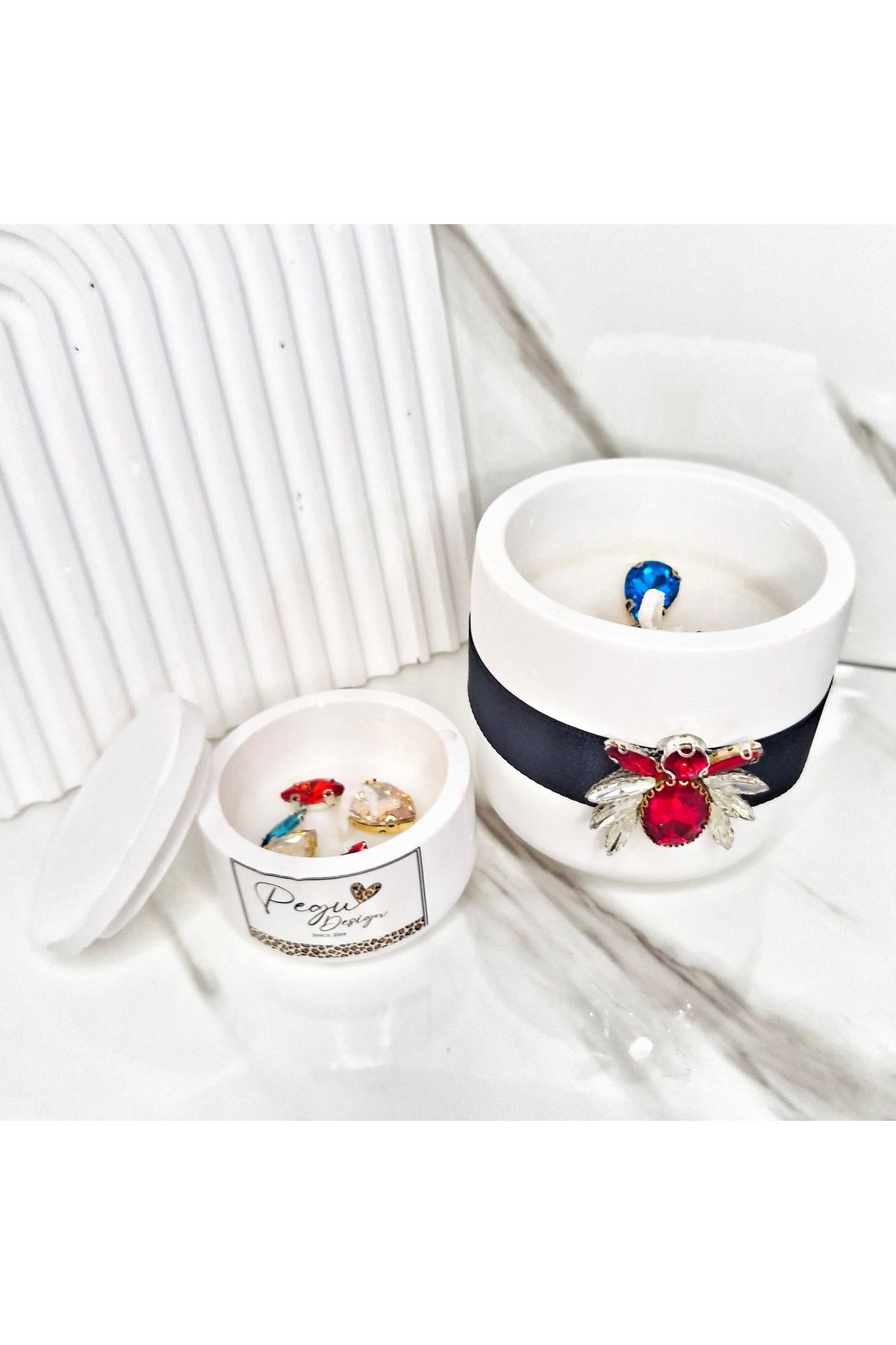 Pegubabycollection 2 li Arı Figürlü Kristal Taşlı Özel Tasarım %100 Doğal Soya Wax Mum