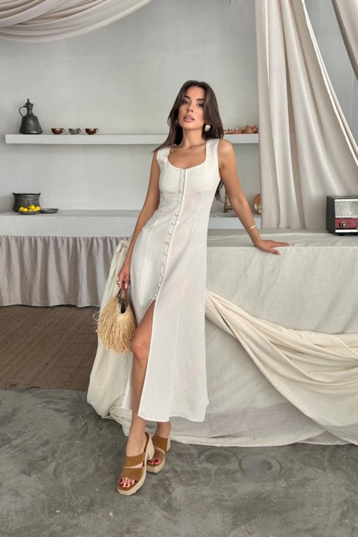 Butik KETEN KOLSUZ KARE YAKA DÜĞME DETAYLI ELBİSE - Beyaz