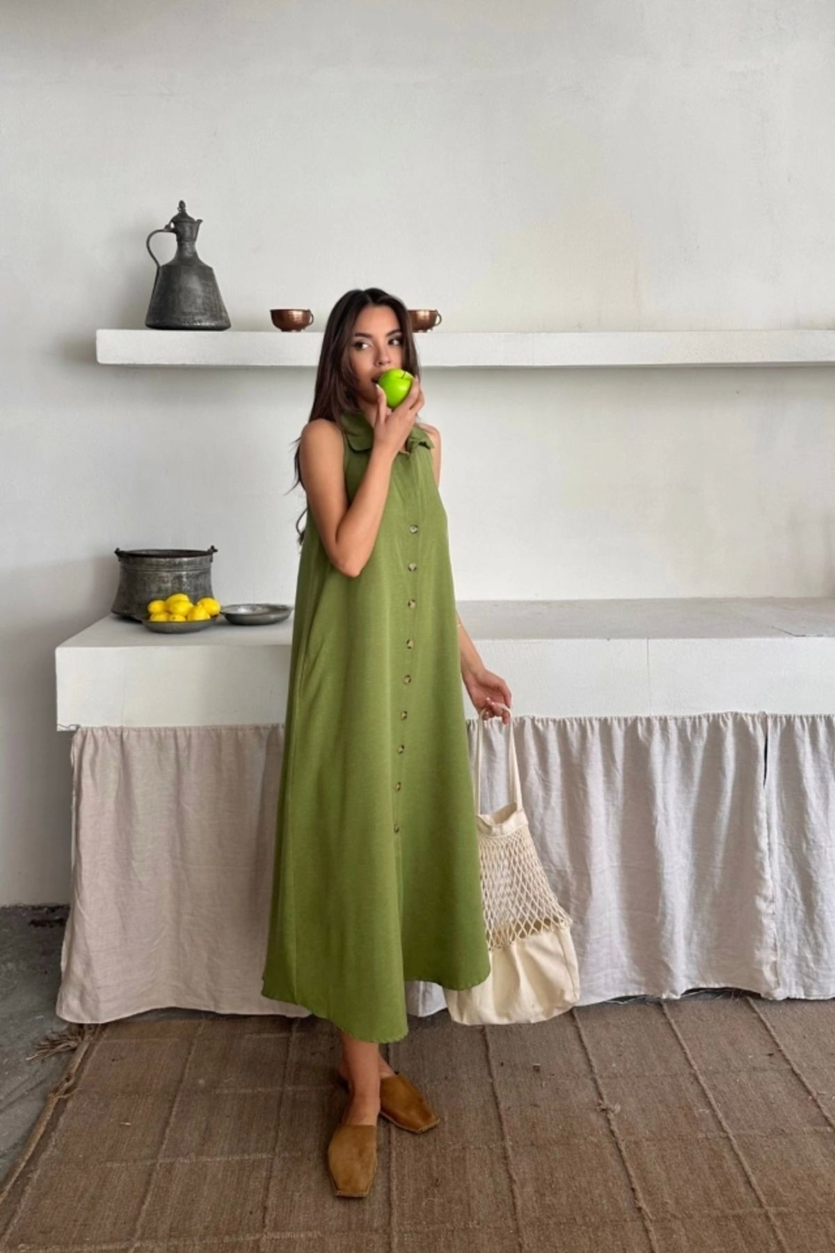 Butik KETEN ÖNDEN DÜĞMELİ KOLSUZ GÖMLEK YAKA ELBİSE - Yağ Yeşili