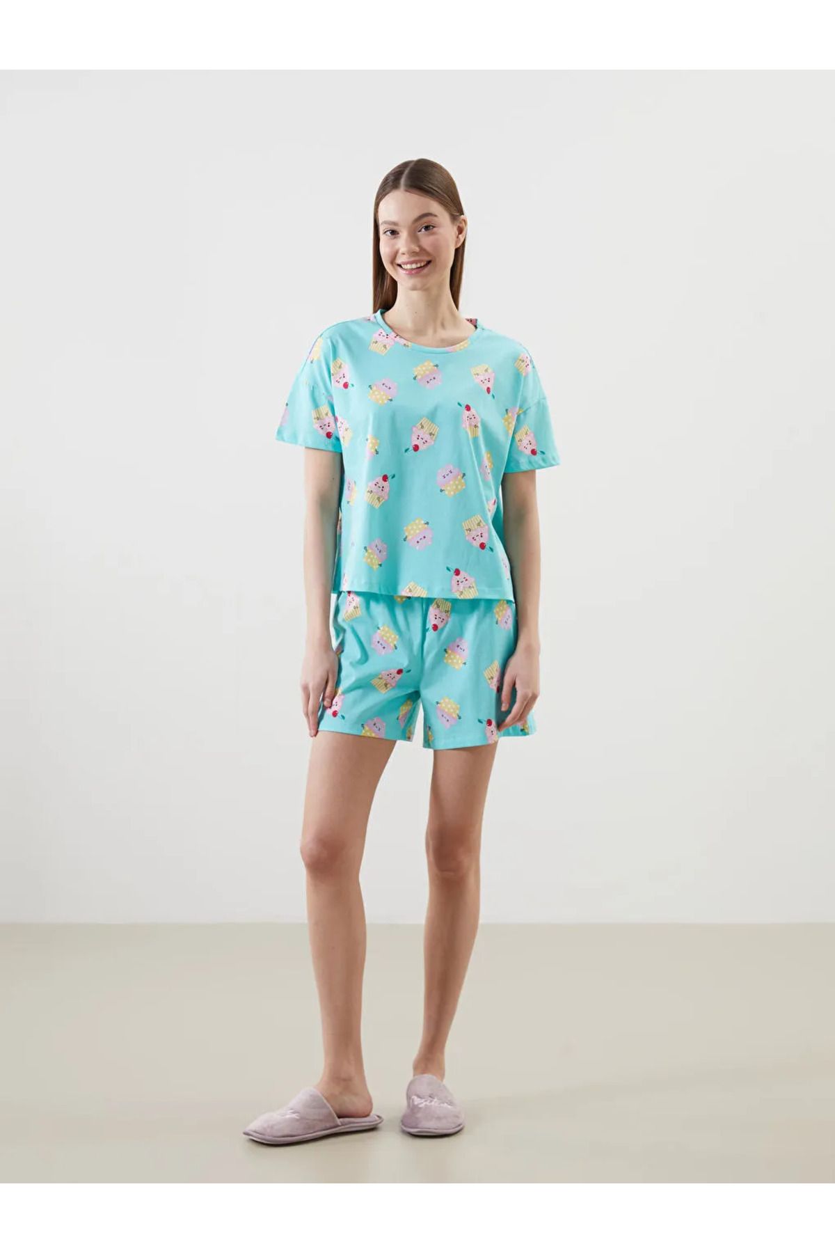 LC Waikiki LCW Young Turkuaz Bisiklet Yaka Baskılı Kadın Şortlu Pijama Takımı