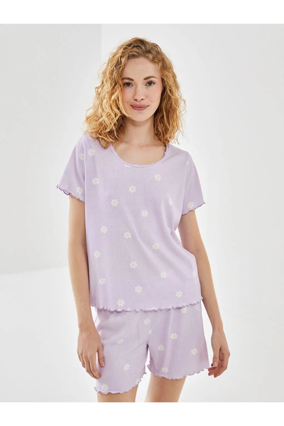 LC Waikiki LCW Young Lila Bisiklet Yaka Çiçekli Kadın Şortlu Pijama Takımı