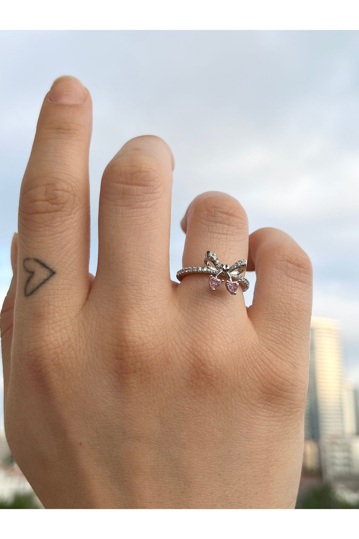 B&E SHİNE JEWERLY Kararmaz Çelik Pembe Zirkon Taş Kurdele Detay Ayarlanabilir Yüzük