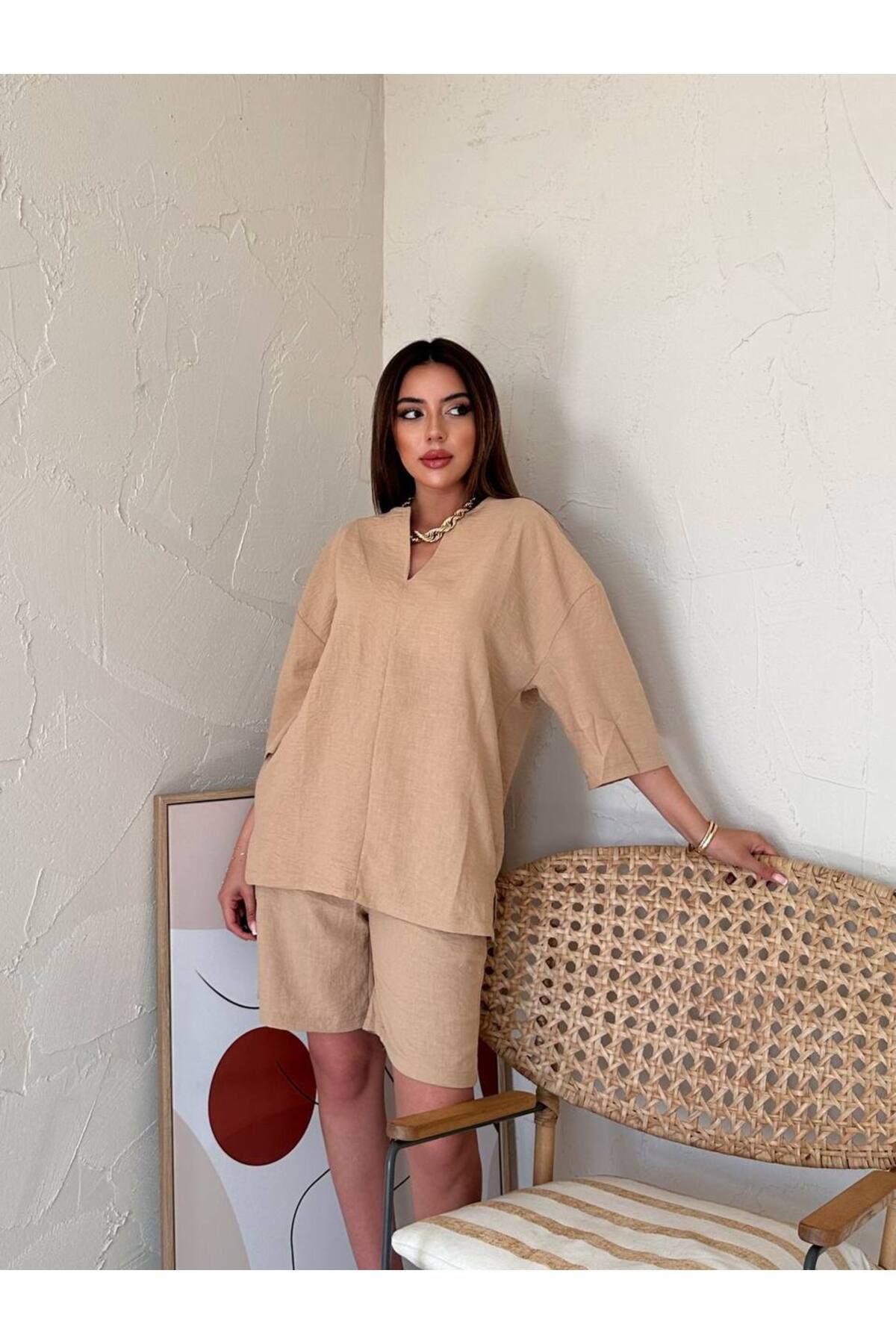 Castivo Fashion yarım Kollu V Yaka Salaş Şortlu Kadın Takım