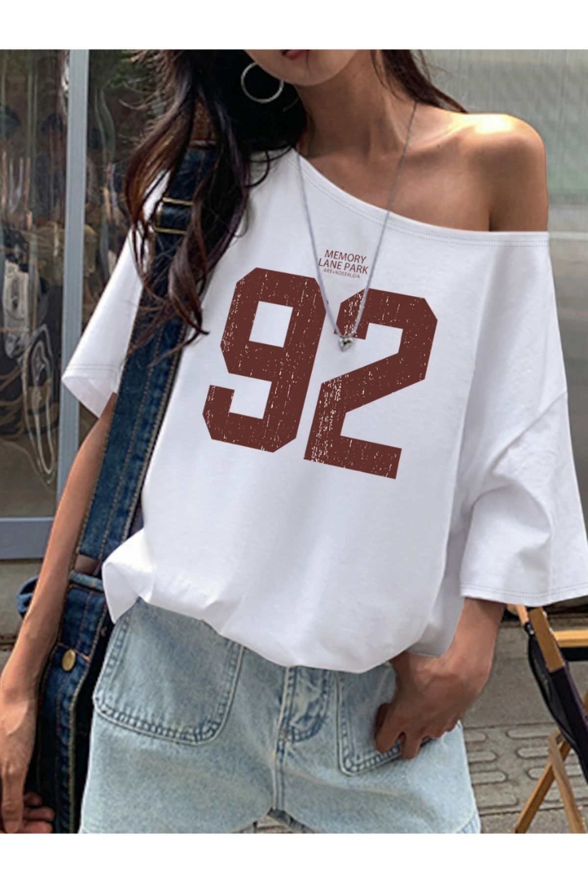 Koklonmoda Büyük Beden Kadın Düşük Omuz Kayık Yaka Doksan İki Baskılı T-Shirt