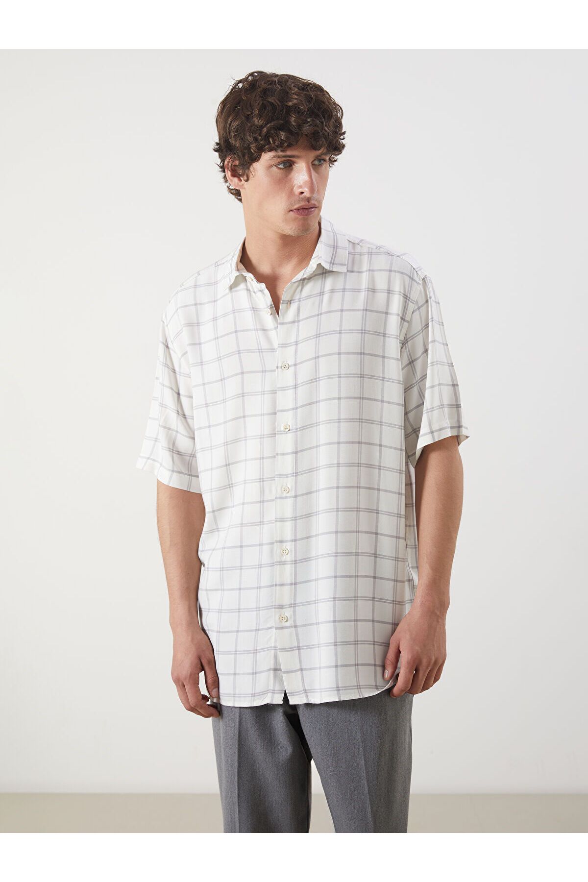 LC Waikiki Regular Fit Kısa Kollu Ekose Erkek Gömlek