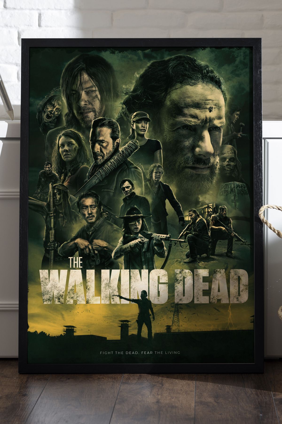 Duvarda The Walking Dead Siyah Ahşap Çerçeveli Film Duvar Tablosu