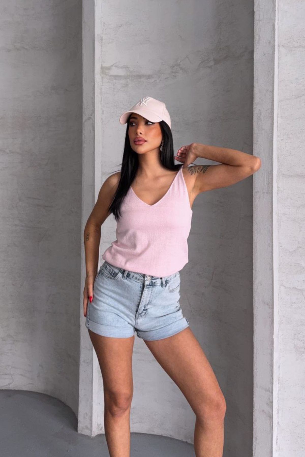 Noi Belis Basic V Yaka Regular/Normal Kalıp İnce Yazlık Bluz SS25BZ0038