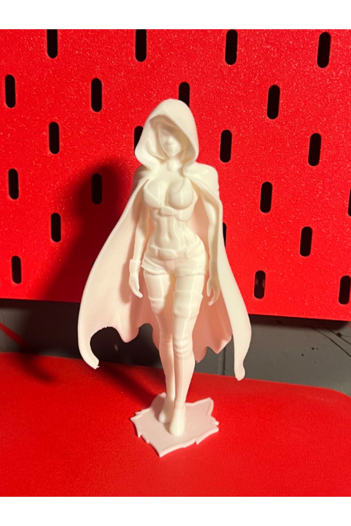 NOMOTHETIC “Riding Hood” Pin-Up Kız Figürü – Özgün 3D Baskı Tasarım