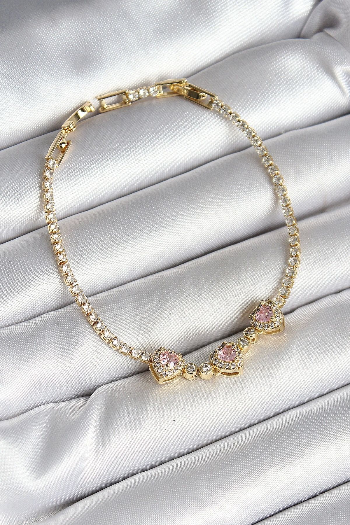 OurStyles Pirinç Sıralı Pembe Kalp Figürlü Zirkon Taşlı Gold Renk Kadın Bileklik - TJ-BB6983