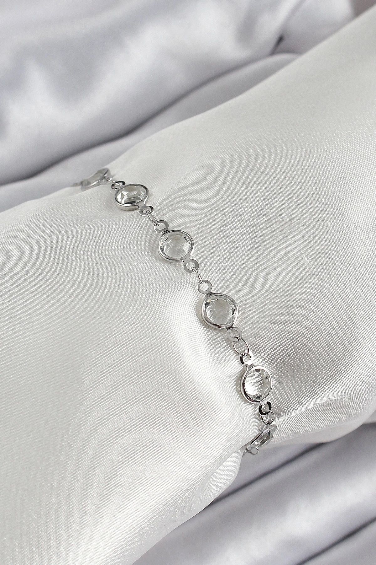 OurStyles Pirinç Gümüş Renk Zirkon Taşlı Bileklik - TJ-BB7044