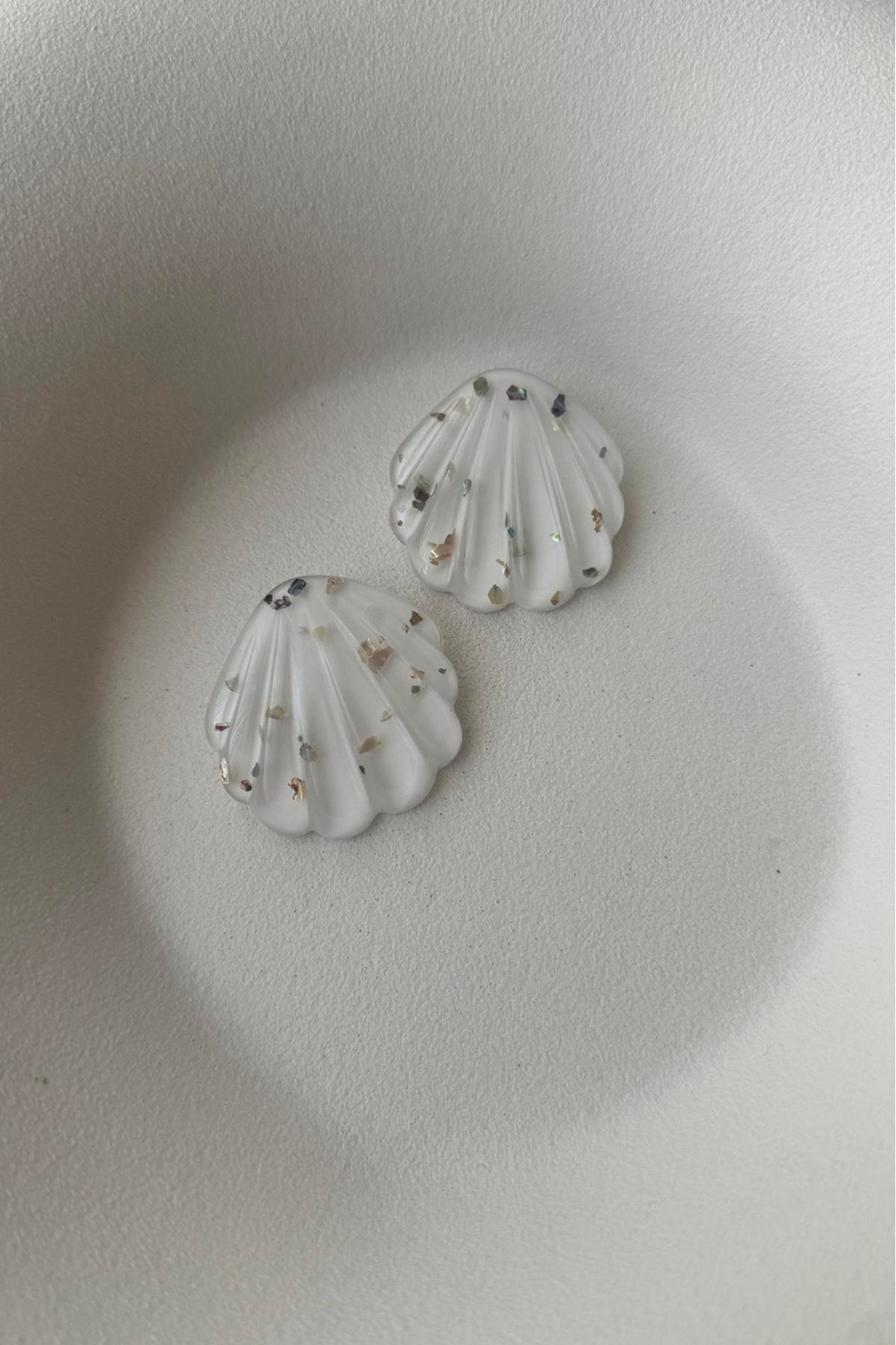 Orvix Accessories KARARMAZ ÇELİK BEYAZ MİDYE KADIN KÜPE ABİYE KÜPE YAZLIK KÜPE ABİYE KÜPE VİNTAGE KÜPE