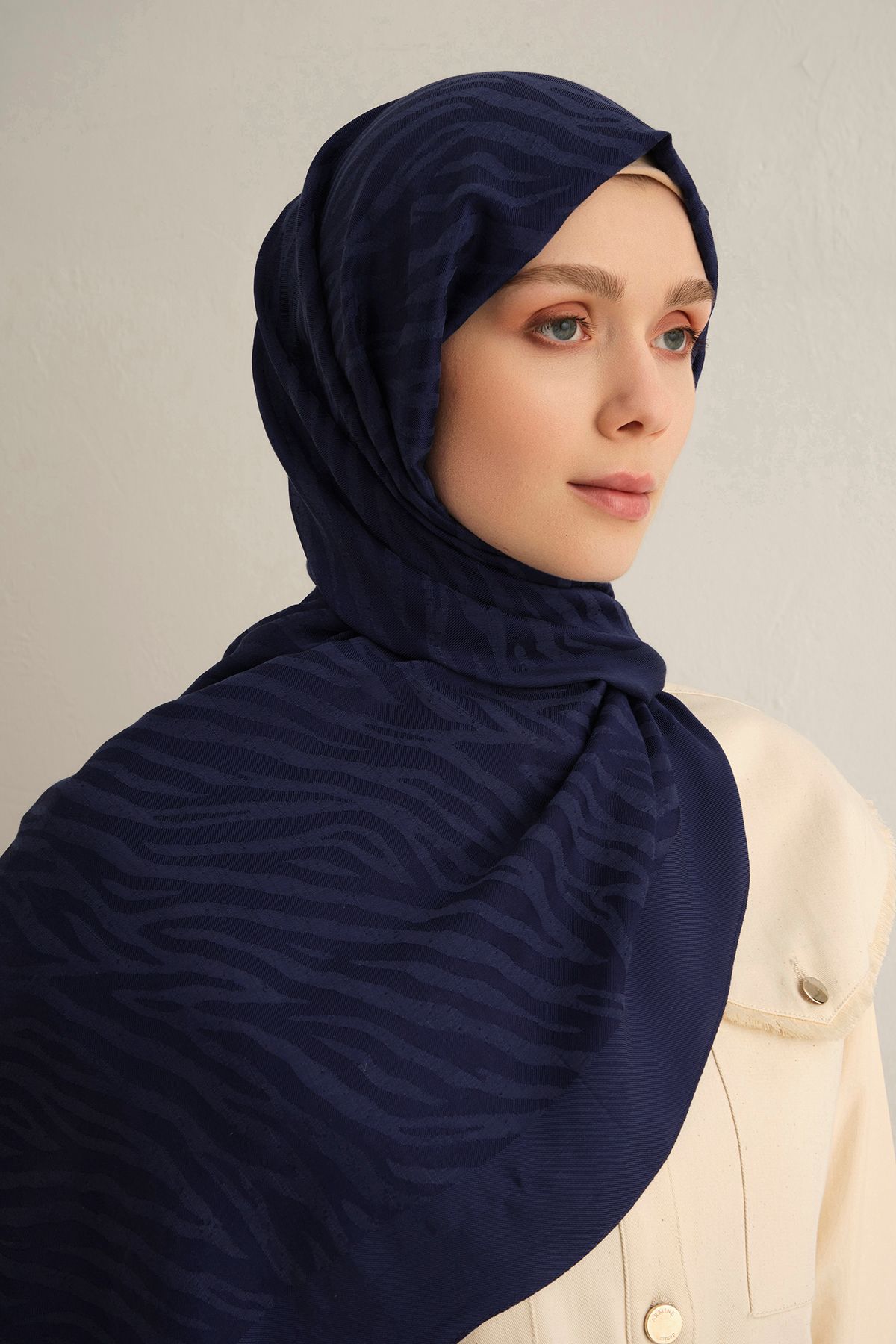 Armine Açık Lacivert Pamora şal 02