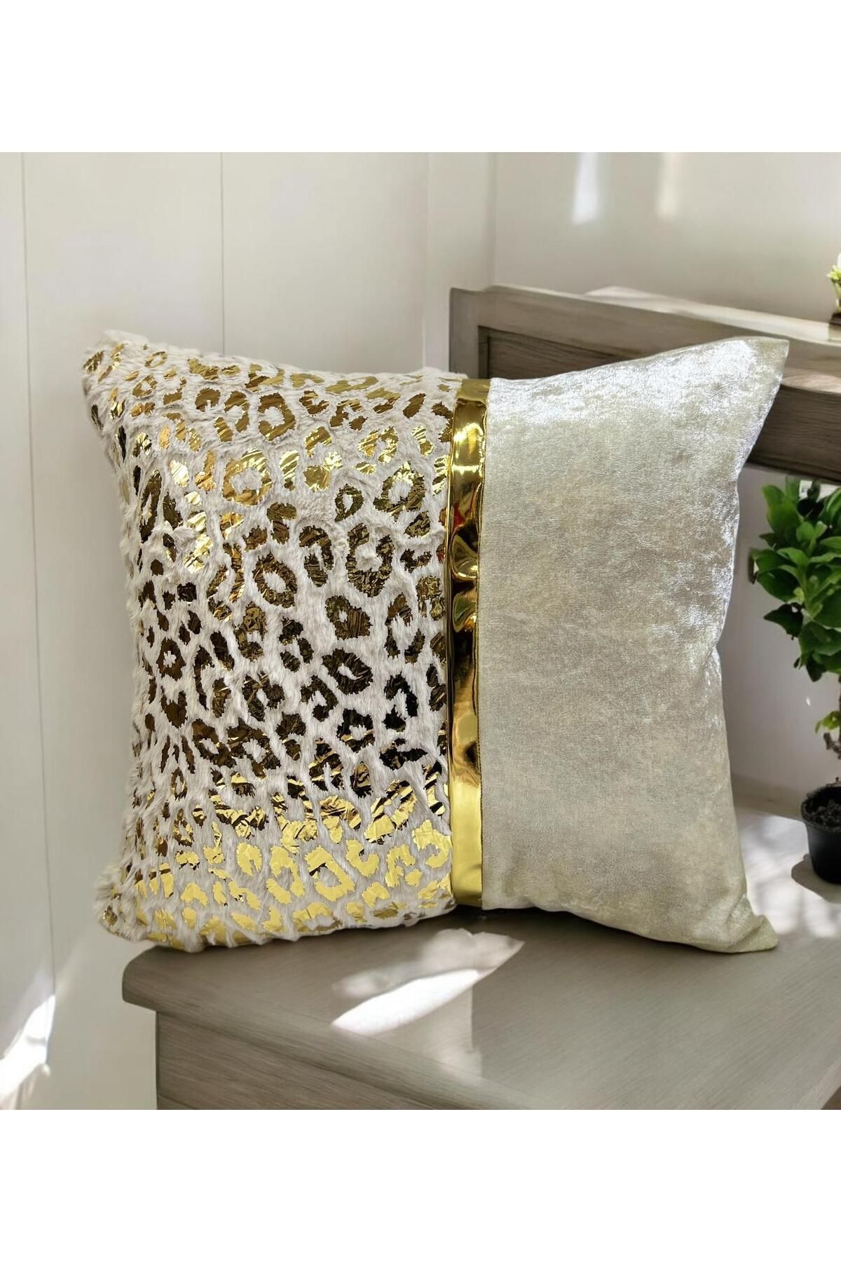 DECORA CASA HOME COLLECTİON Varaklı Yumuşak Tavşan Tüyü Dekoratif Kırlent Kılıfı 45x45