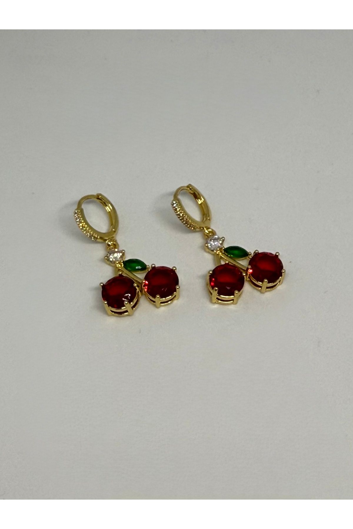 Gulsah's Store Çelik gold kırmızı yeşil kristal taş detaylı kiraz küpe